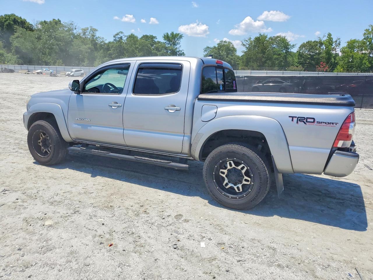 2015 Toyota Tacoma V6 Silver vin: 3TMLU4EN7FM198255