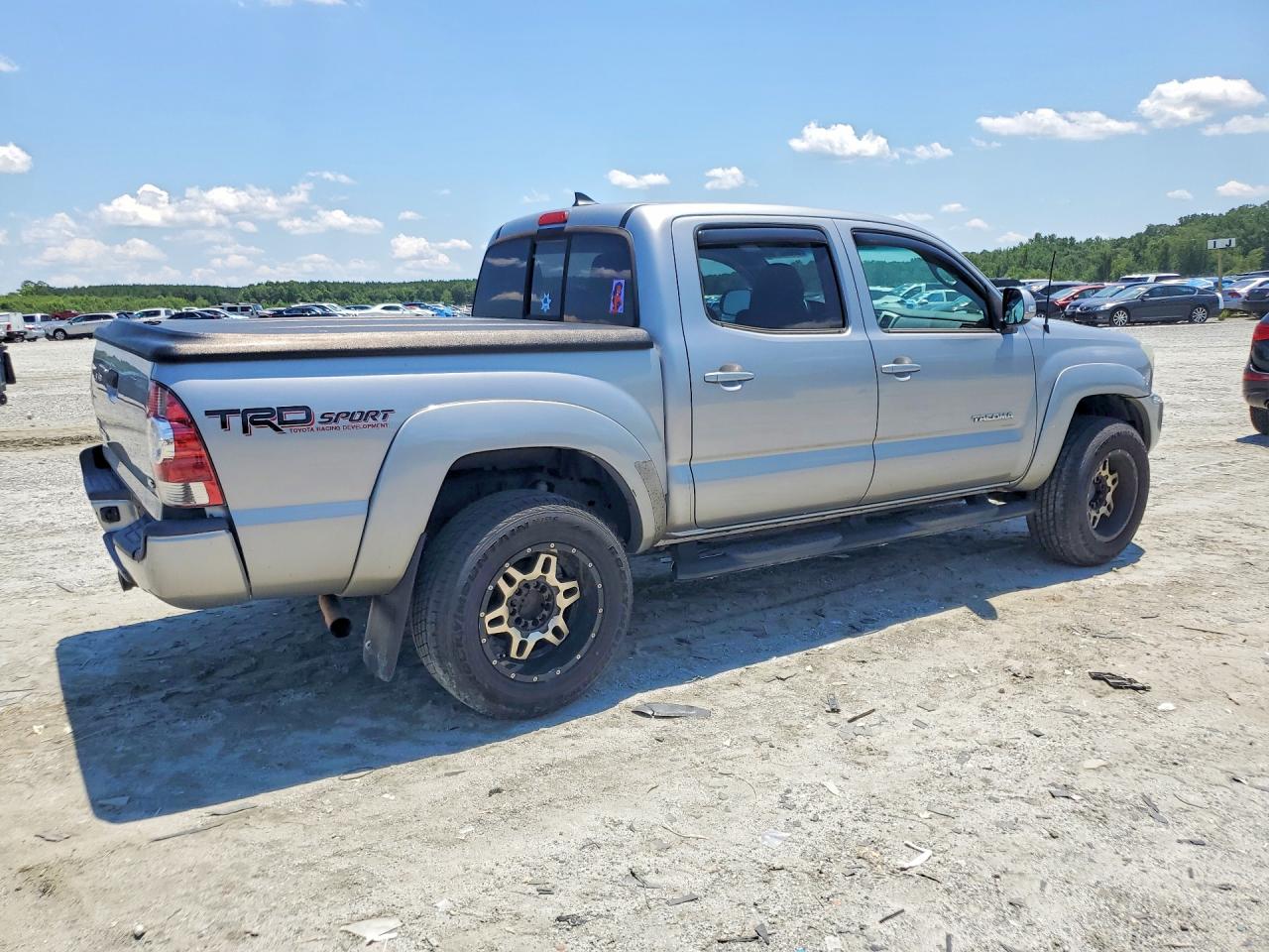 2015 Toyota Tacoma V6 Silver vin: 3TMLU4EN7FM198255