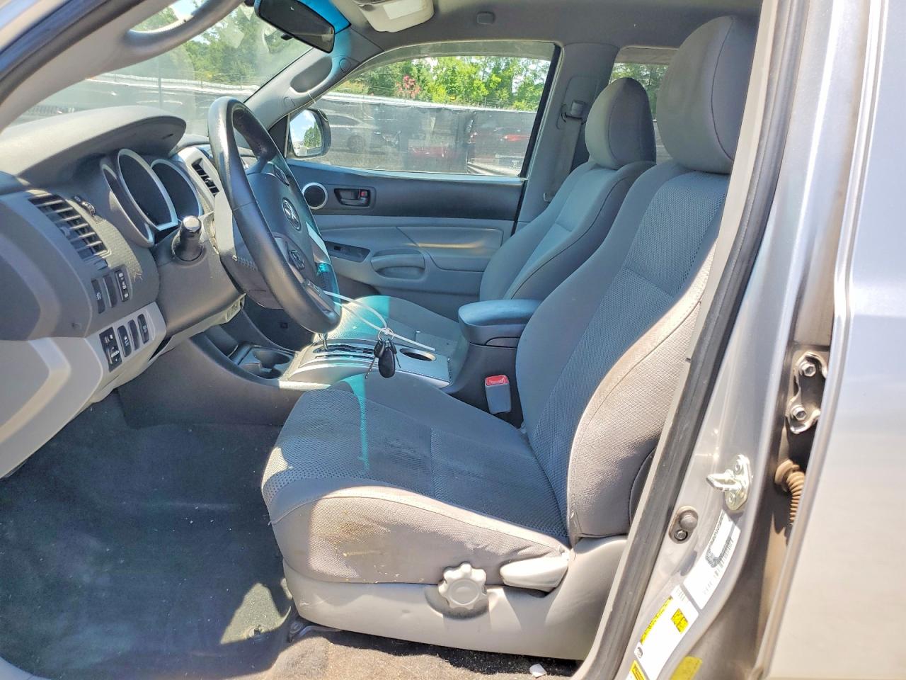 2015 Toyota Tacoma V6 Silver vin: 3TMLU4EN7FM198255
