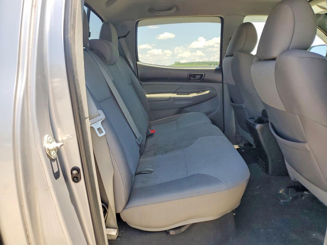 2015 Toyota Tacoma V6 Silver vin: 3TMLU4EN7FM198255
