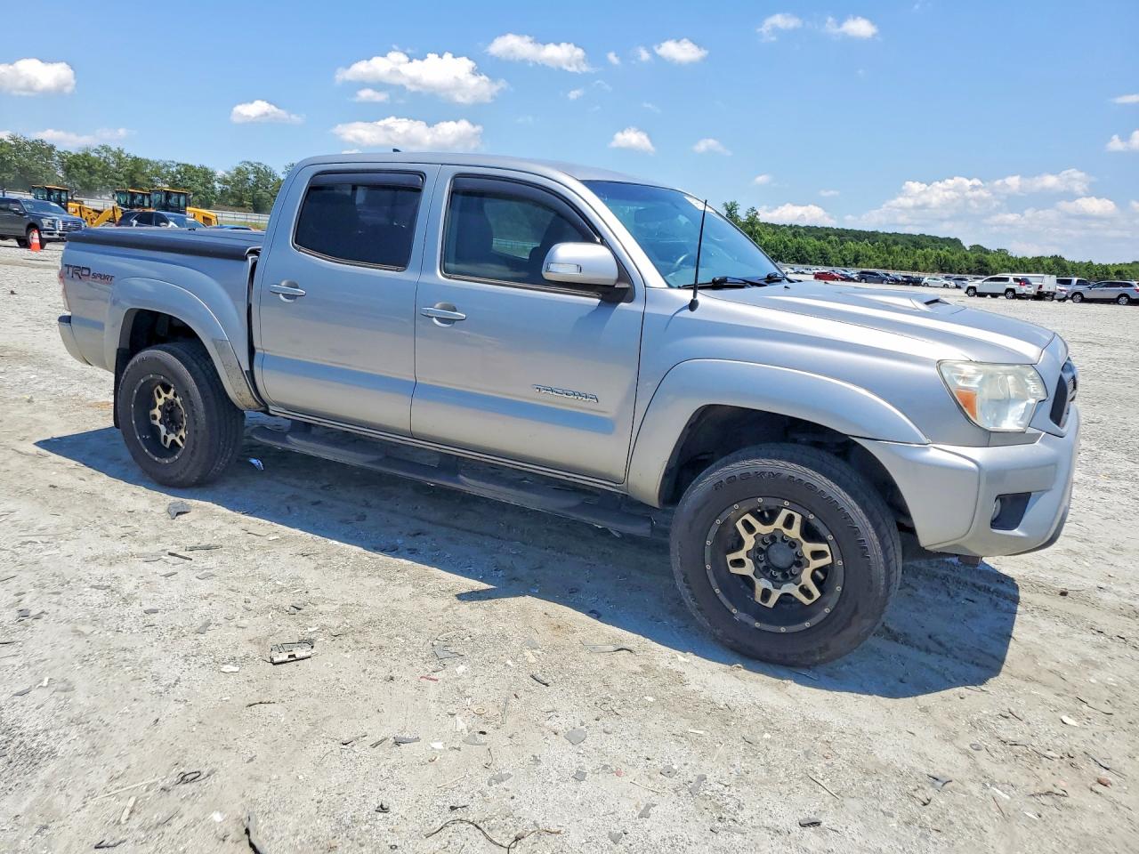 2015 Toyota Tacoma V6 Silver vin: 3TMLU4EN7FM198255