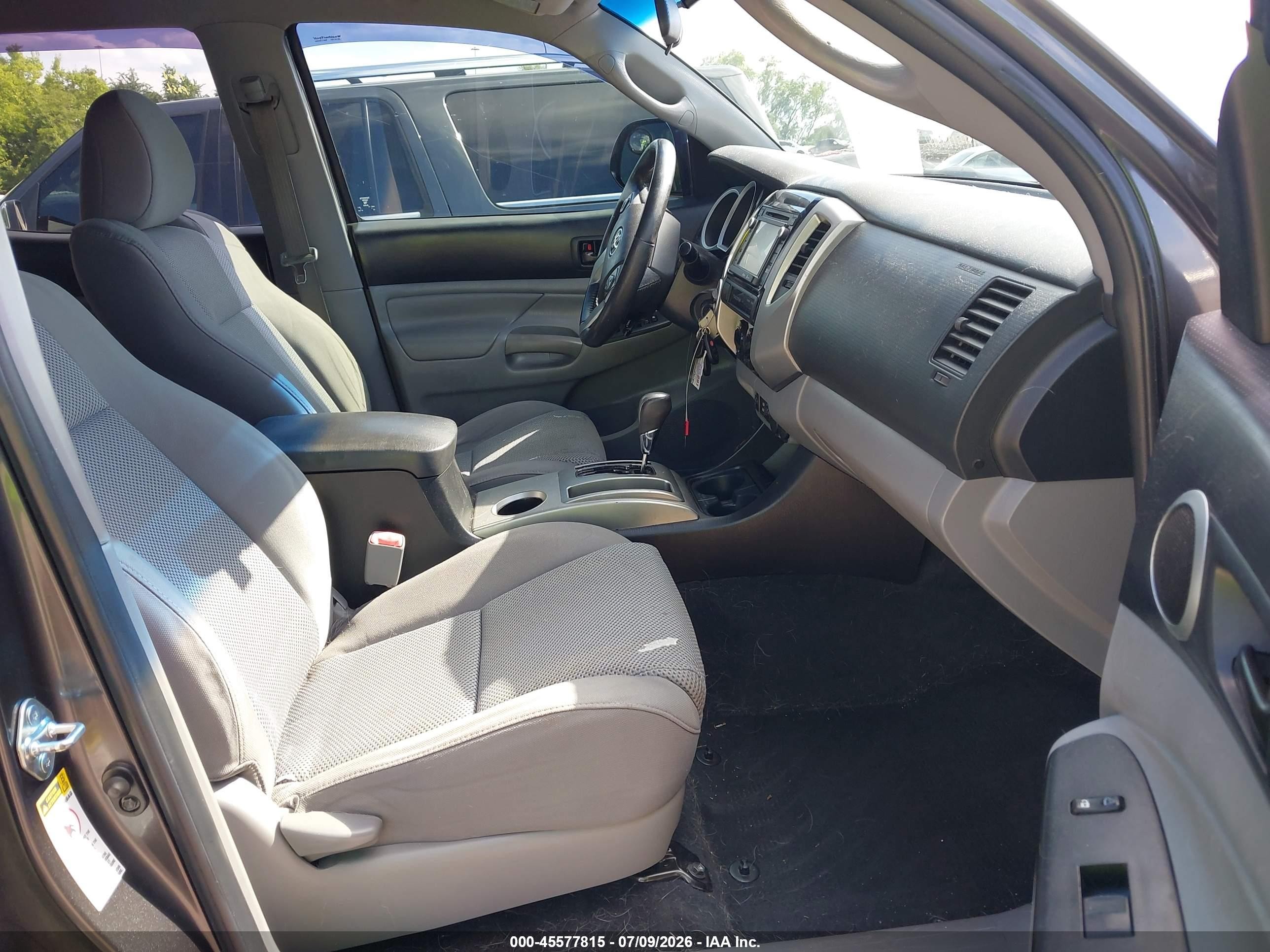 2015 Toyota Tacoma Base V6 Серый vin: 3TMLU4EN7FM200120