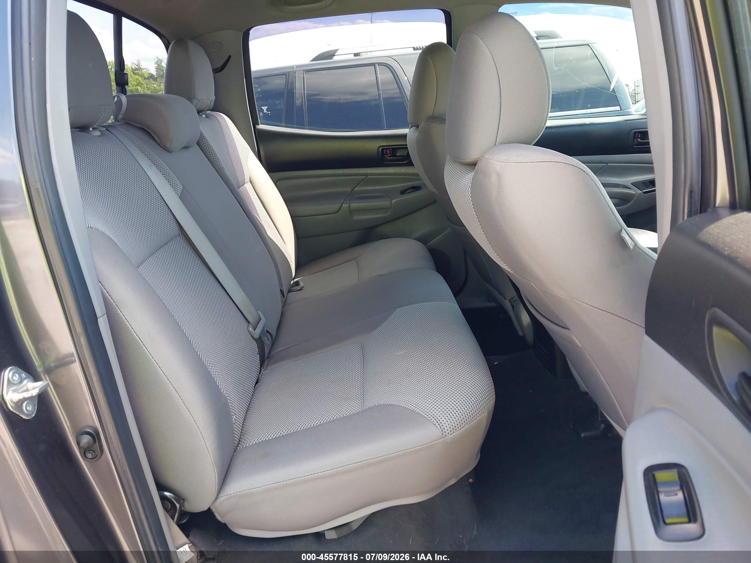 2015 Toyota Tacoma Base V6 Серый vin: 3TMLU4EN7FM200120