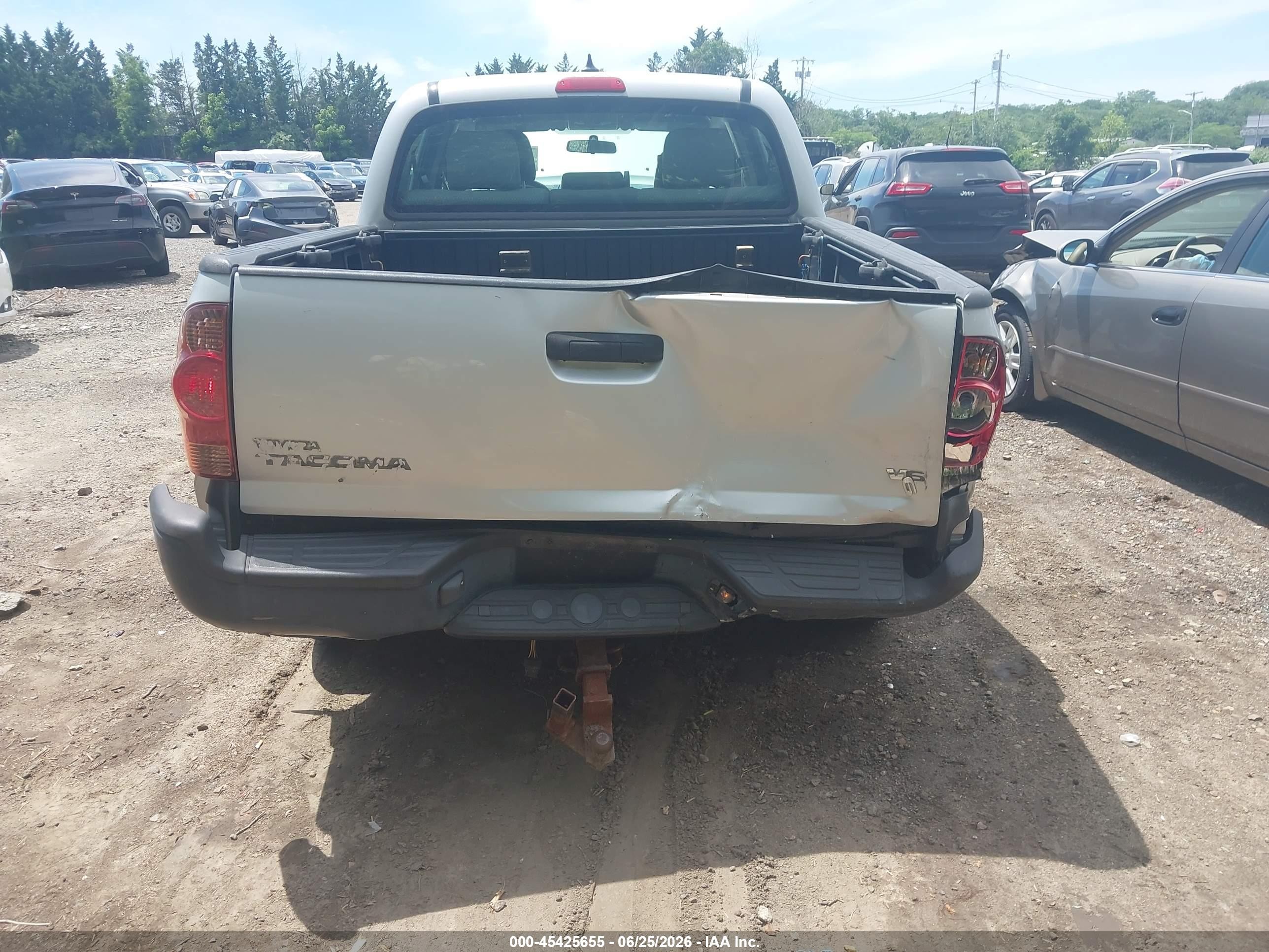 2012 Toyota Tacoma Base V6 Silver vin: 3TMLU4EN8CM085507