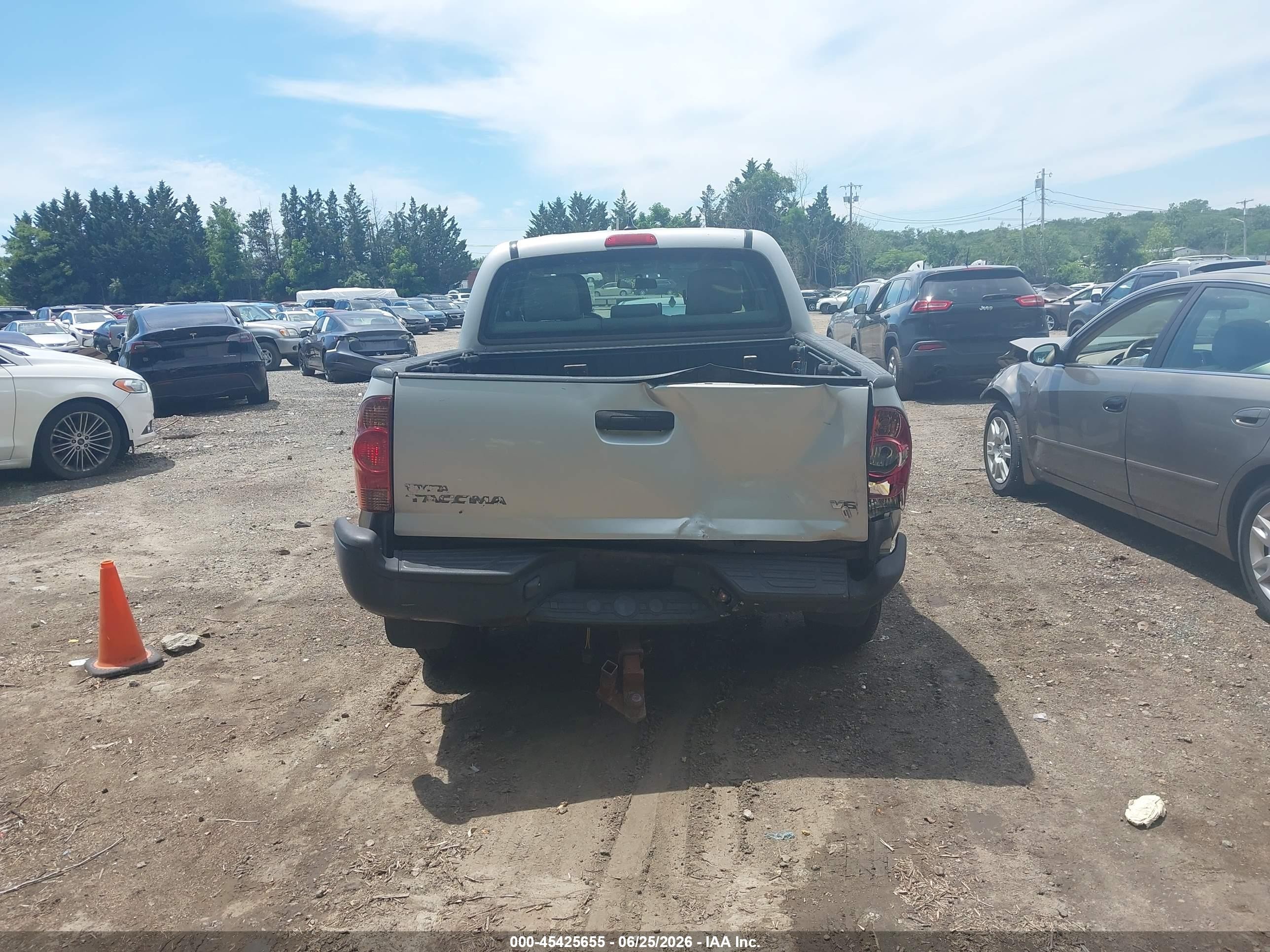 2012 Toyota Tacoma Base V6 Silver vin: 3TMLU4EN8CM085507