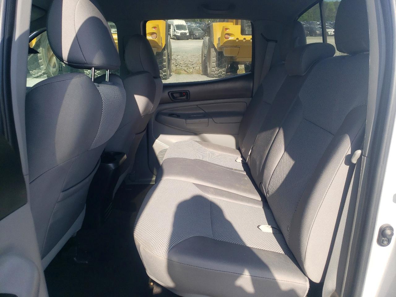 2013 Toyota Tacoma Double Cab Silver vin: 3TMLU4EN8DM103893