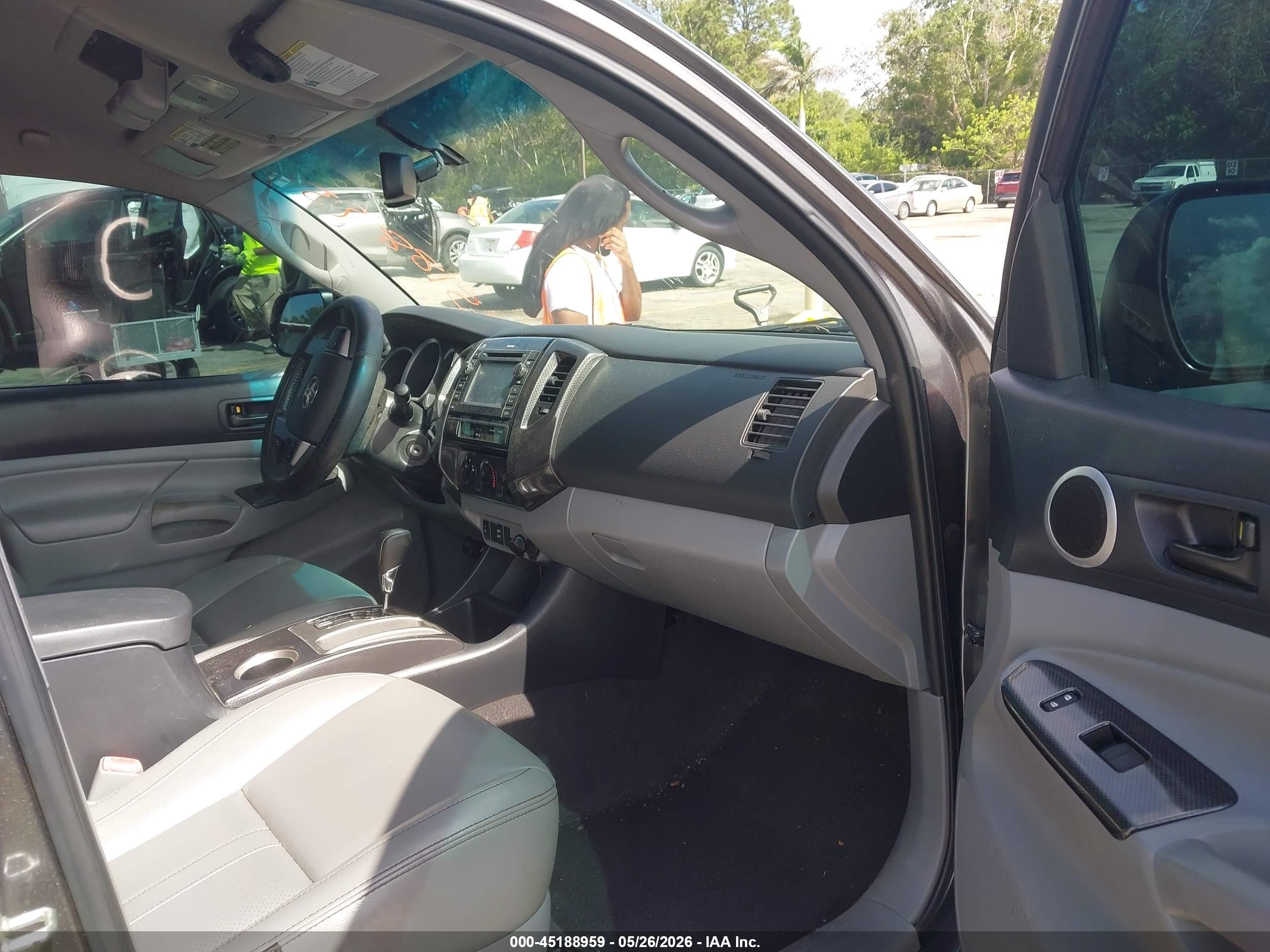2013 Toyota Tacoma Base V6 Gray vin: 3TMLU4EN8DM130916