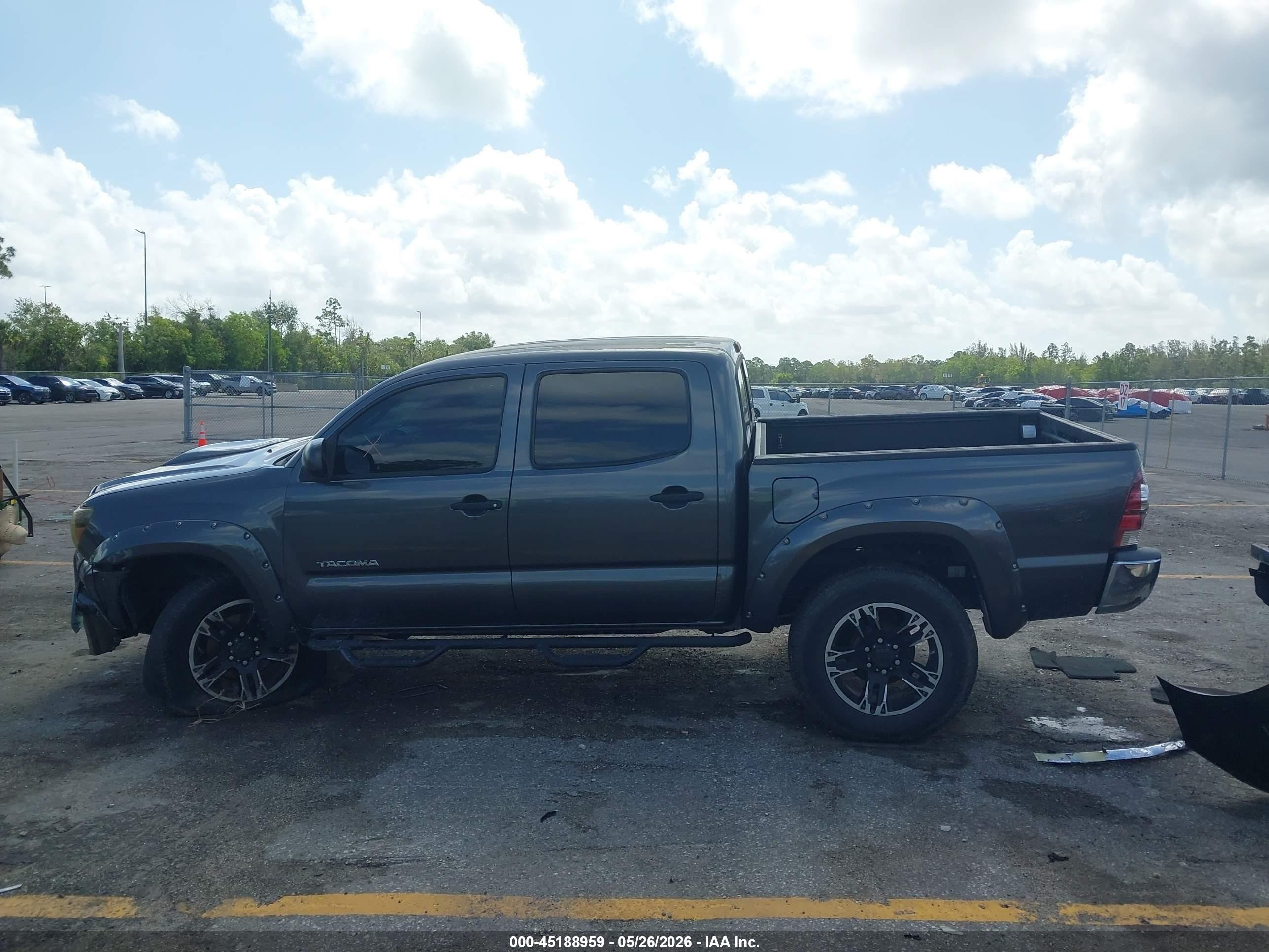 2013 Toyota Tacoma Base V6 Gray vin: 3TMLU4EN8DM130916