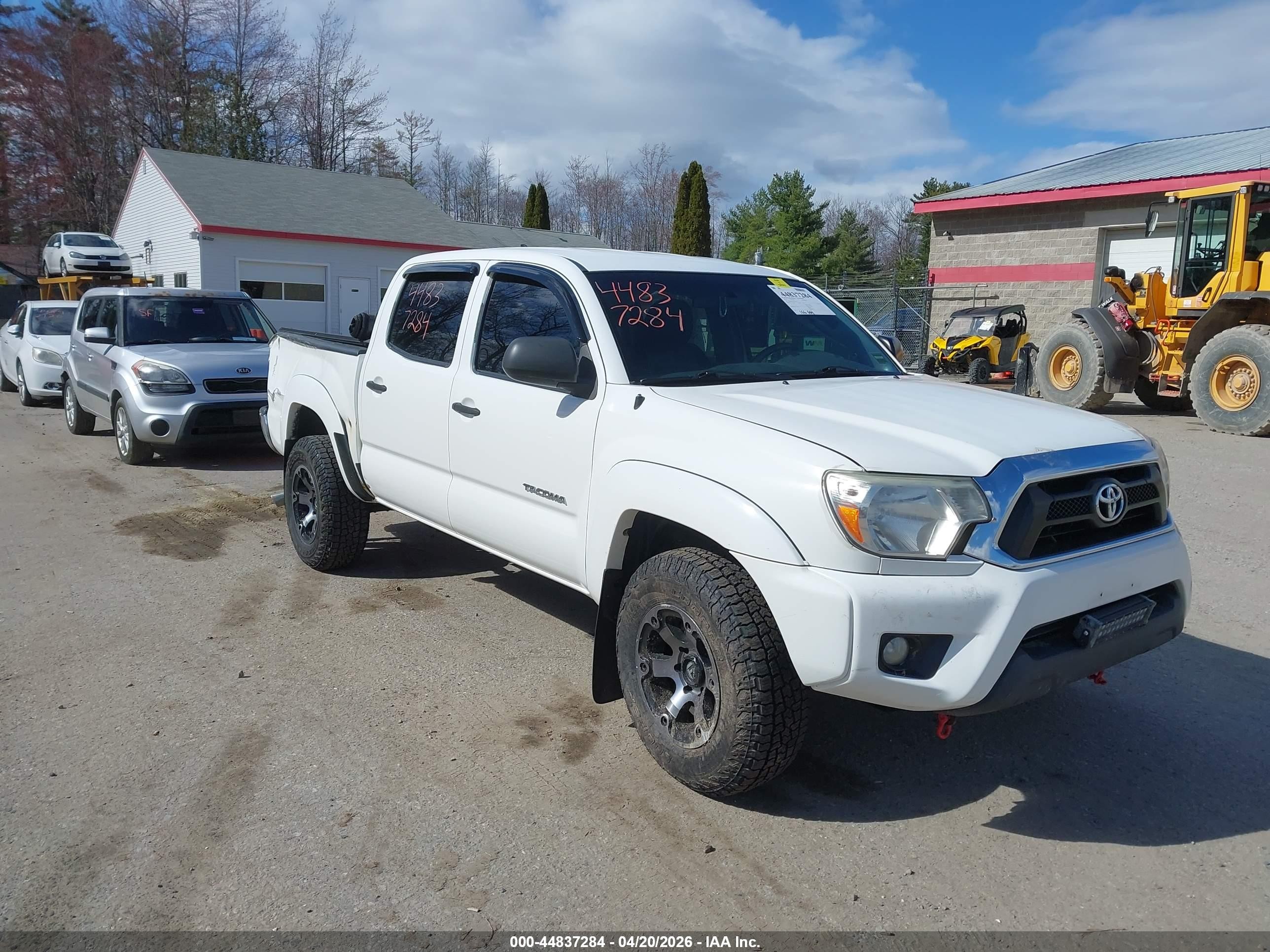 2014 Toyota Tacoma Base V6 Белый vin: 3TMLU4EN8EM143442
