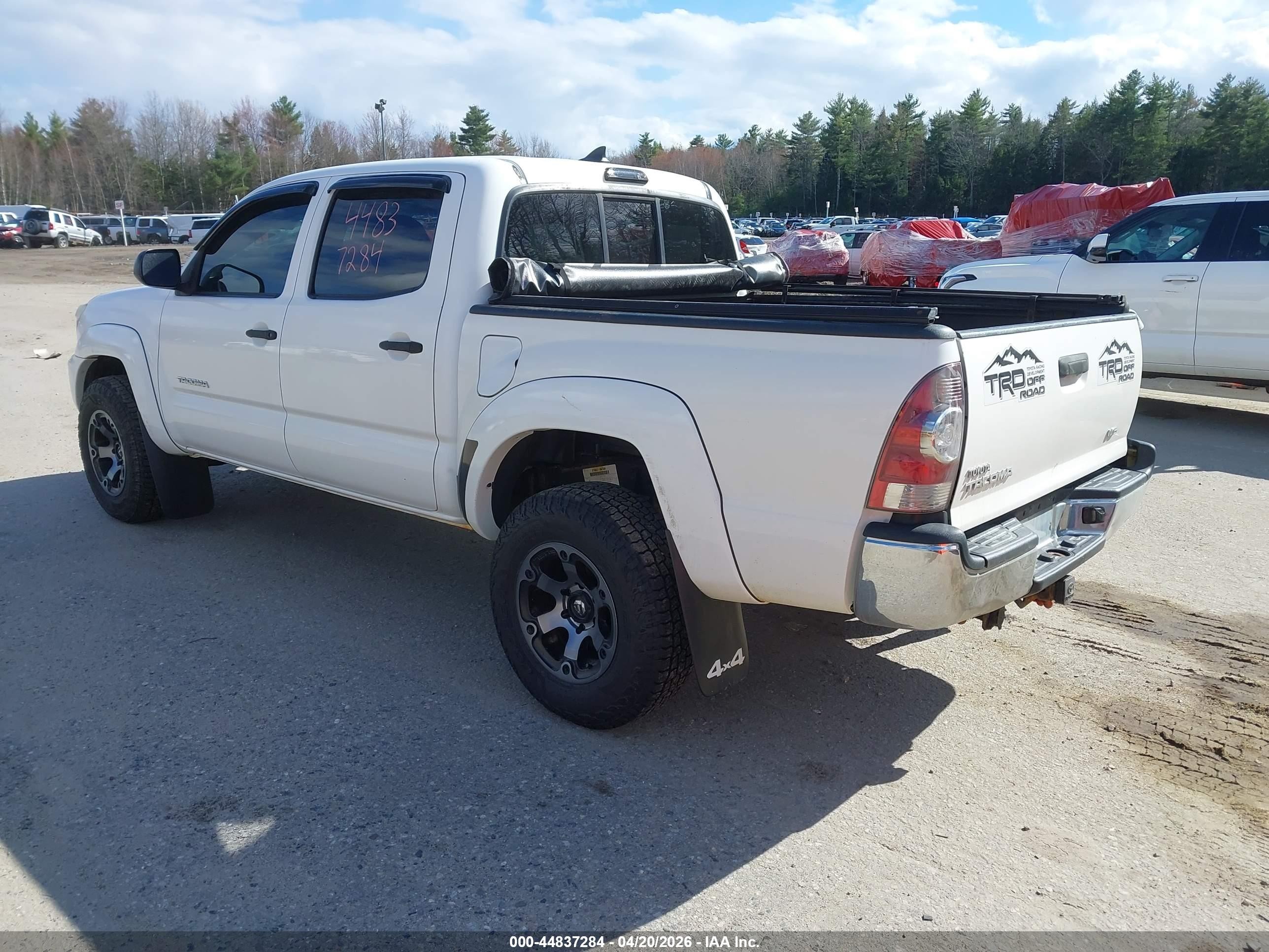 2014 Toyota Tacoma Base V6 White vin: 3TMLU4EN8EM143442