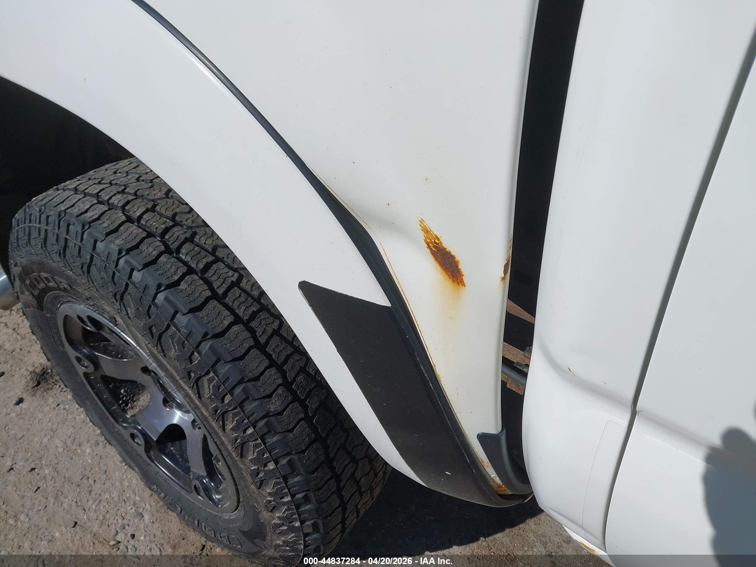 2014 Toyota Tacoma Base V6 White vin: 3TMLU4EN8EM143442