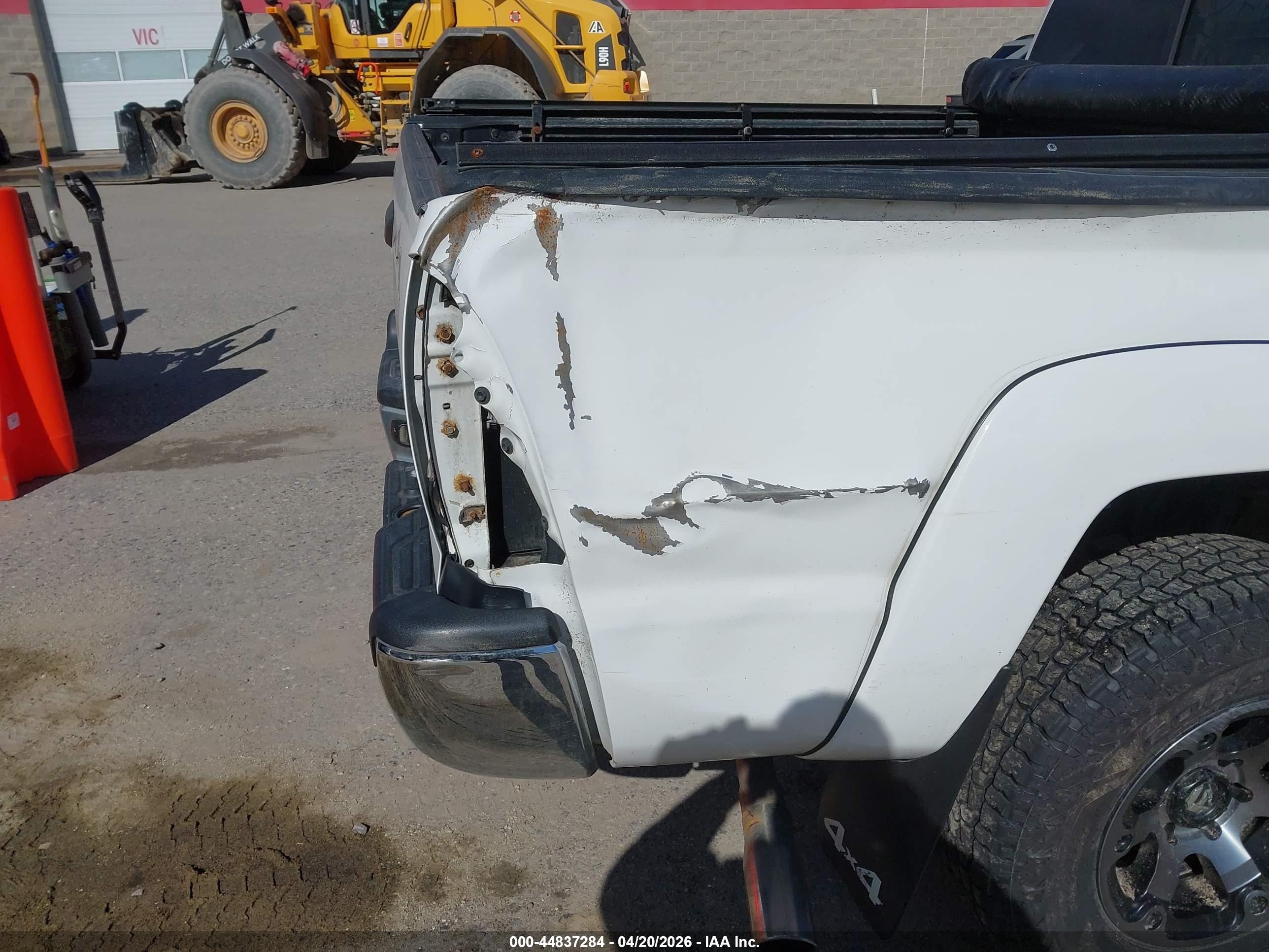 2014 Toyota Tacoma Base V6 White vin: 3TMLU4EN8EM143442