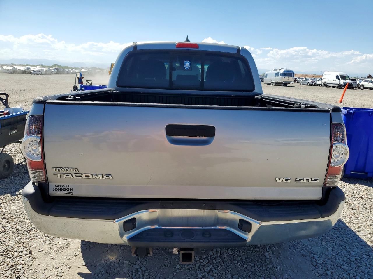 2015 Toyota Tacoma V6 Silver vin: 3TMLU4EN8FM166611