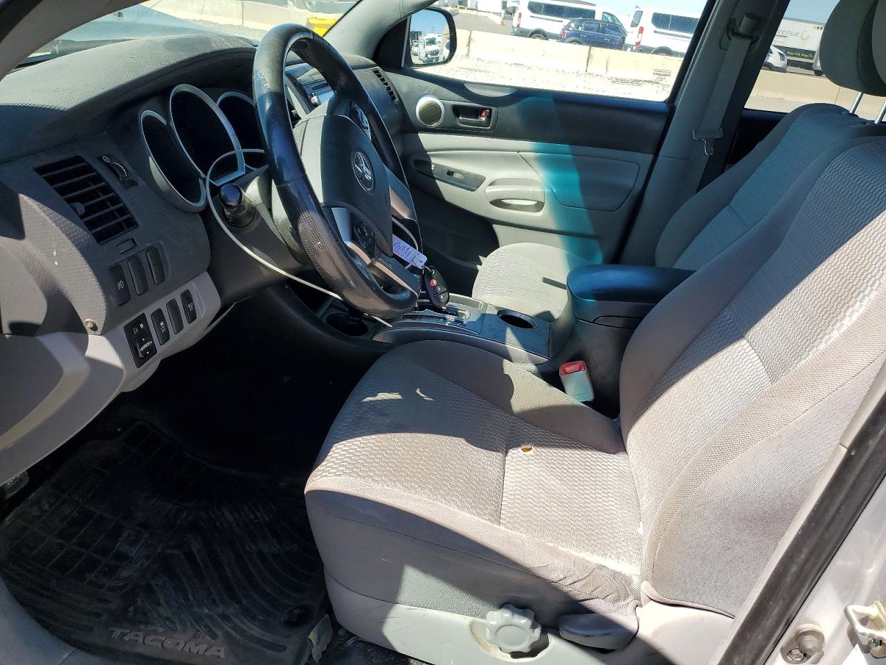 2015 Toyota Tacoma V6 Silver vin: 3TMLU4EN8FM166611