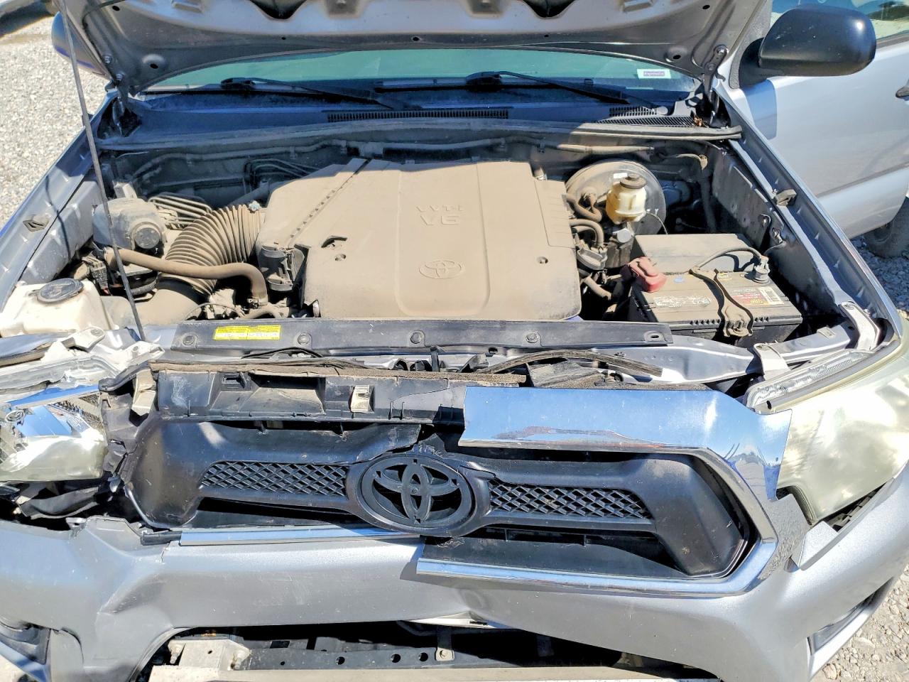 2015 Toyota Tacoma V6 Silver vin: 3TMLU4EN8FM166611