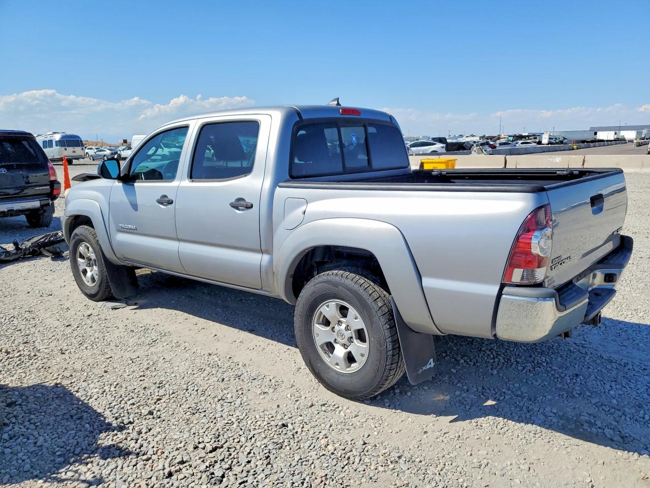 2015 Toyota Tacoma V6 Silver vin: 3TMLU4EN8FM166611