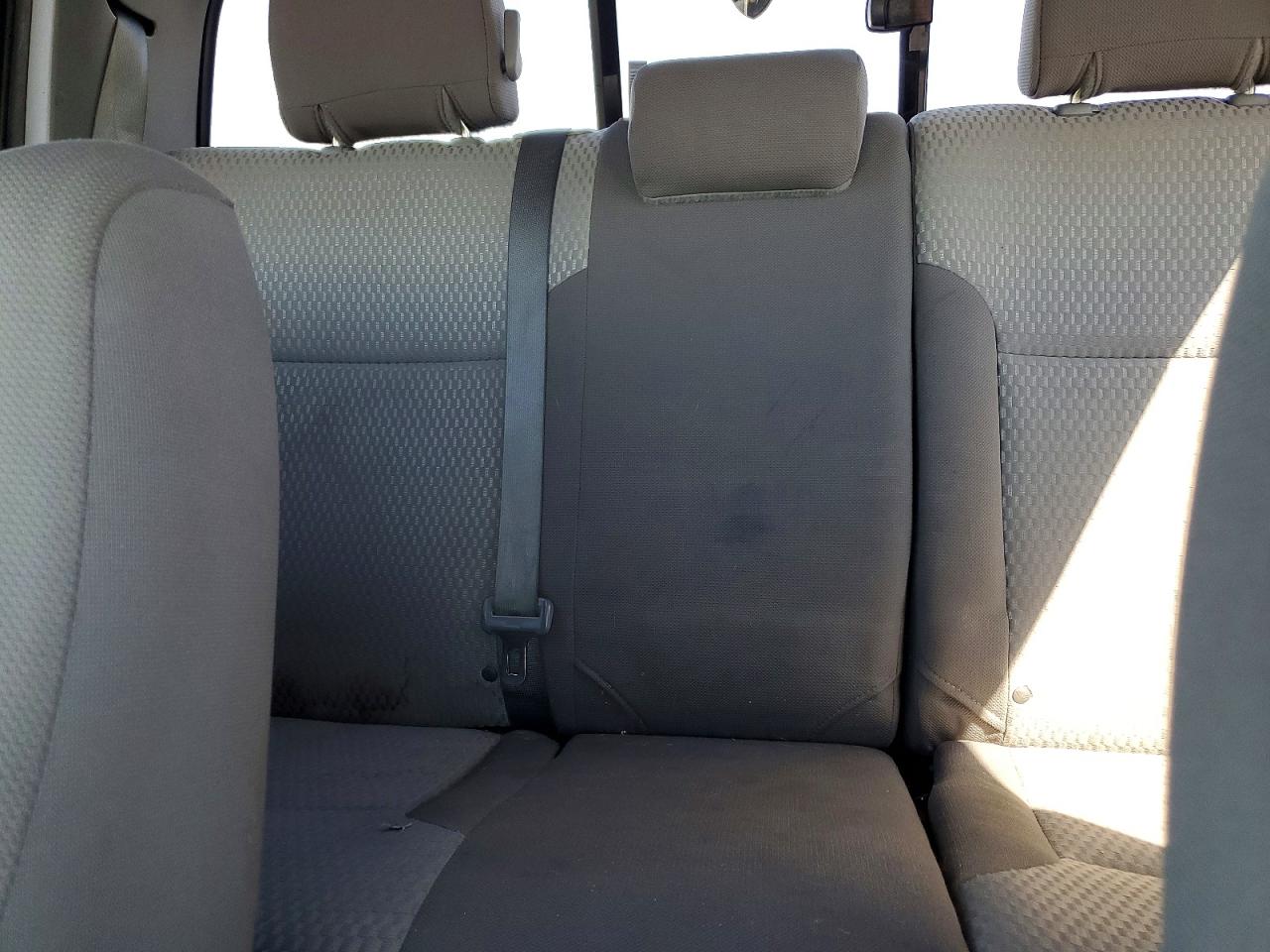 2015 Toyota Tacoma V6 Silver vin: 3TMLU4EN8FM166611