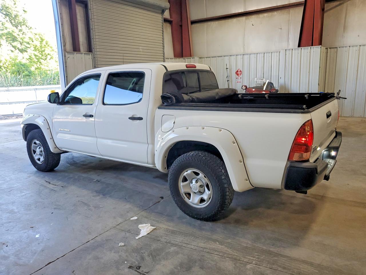 2015 Toyota Tacoma V6 White vin: 3TMLU4EN8FM187488