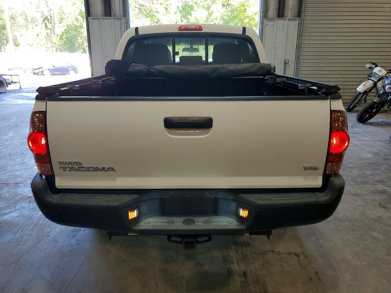 2015 Toyota Tacoma V6 White vin: 3TMLU4EN8FM187488