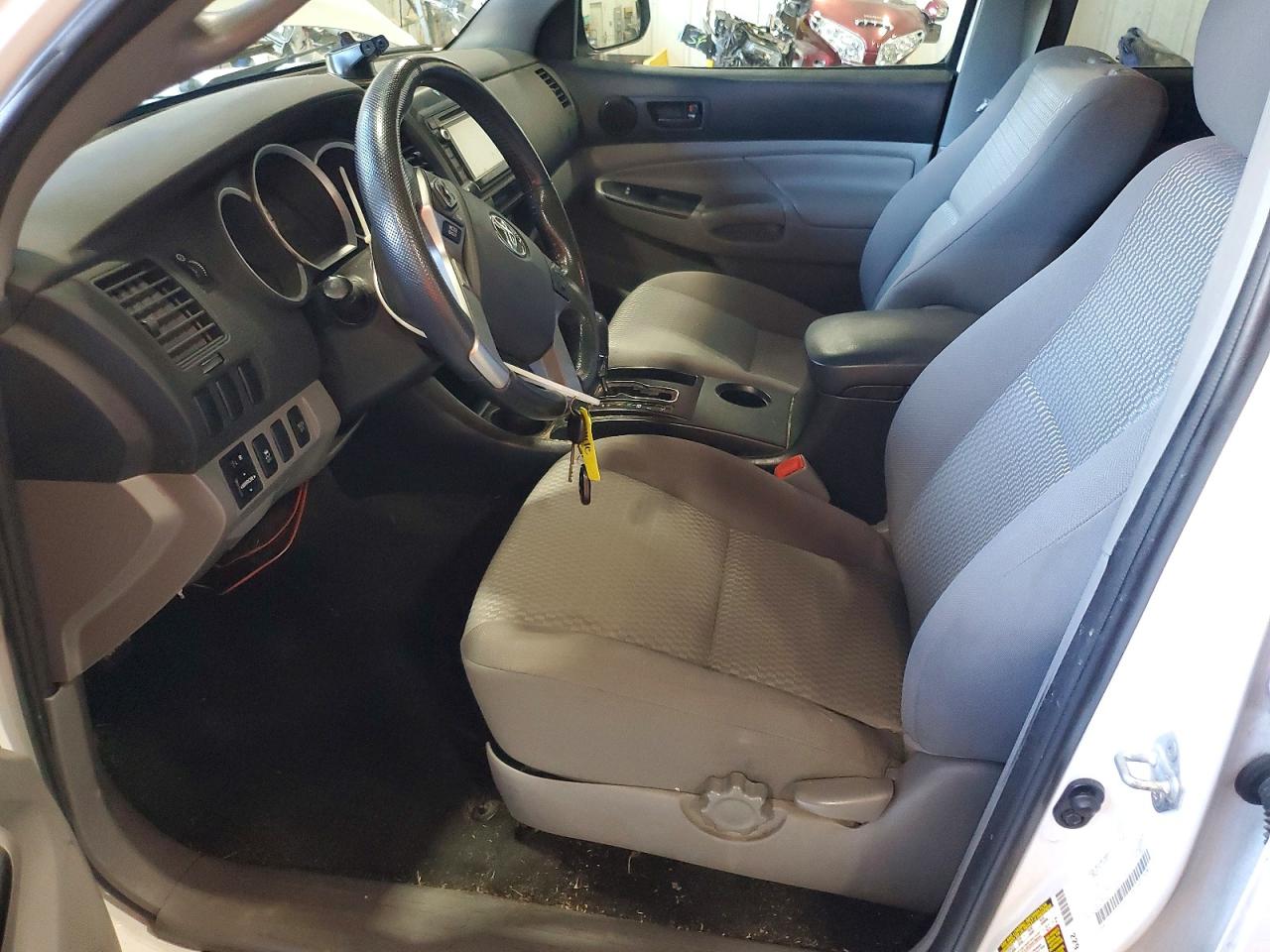 2015 Toyota Tacoma V6 White vin: 3TMLU4EN8FM187488