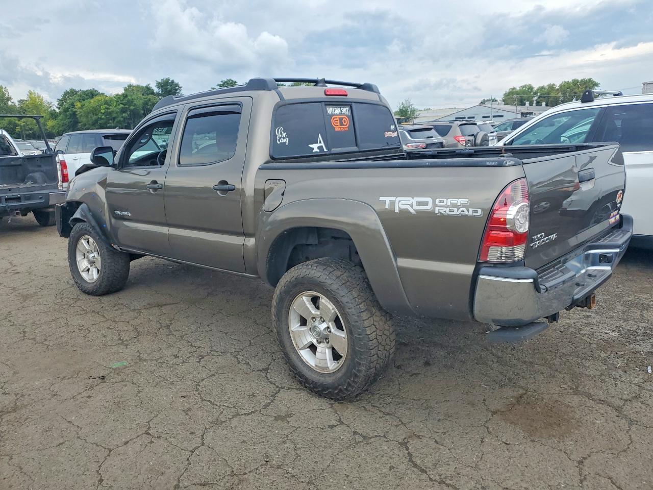 2015 Toyota Tacoma V6 Tan vin: 3TMLU4EN8FM200238