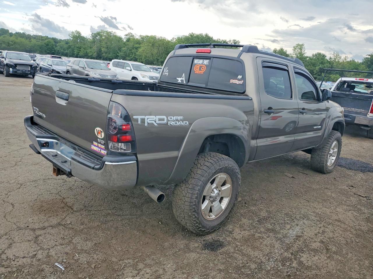 2015 Toyota Tacoma V6 Tan vin: 3TMLU4EN8FM200238