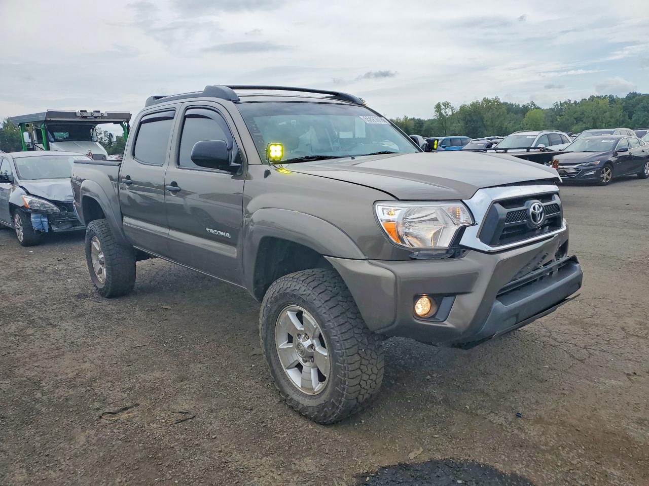 2015 Toyota Tacoma V6 Tan vin: 3TMLU4EN8FM200238