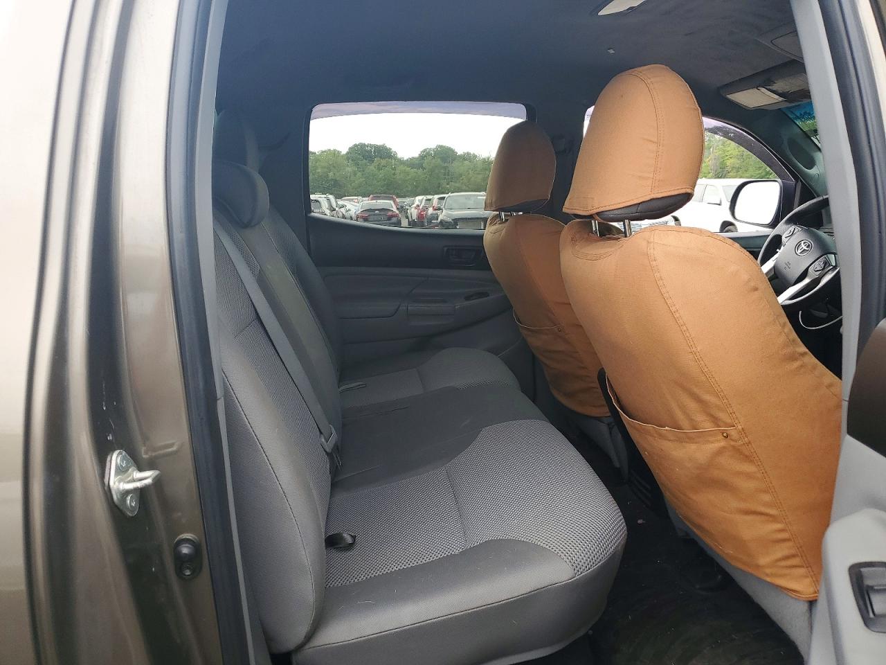 2015 Toyota Tacoma V6 Tan vin: 3TMLU4EN8FM200238