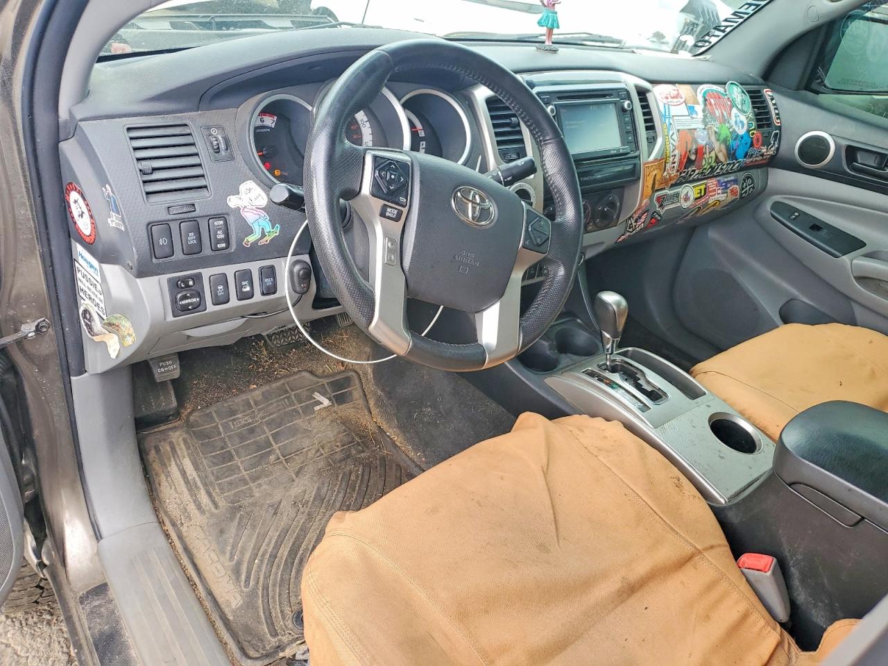 2015 Toyota Tacoma V6 Tan vin: 3TMLU4EN8FM200238