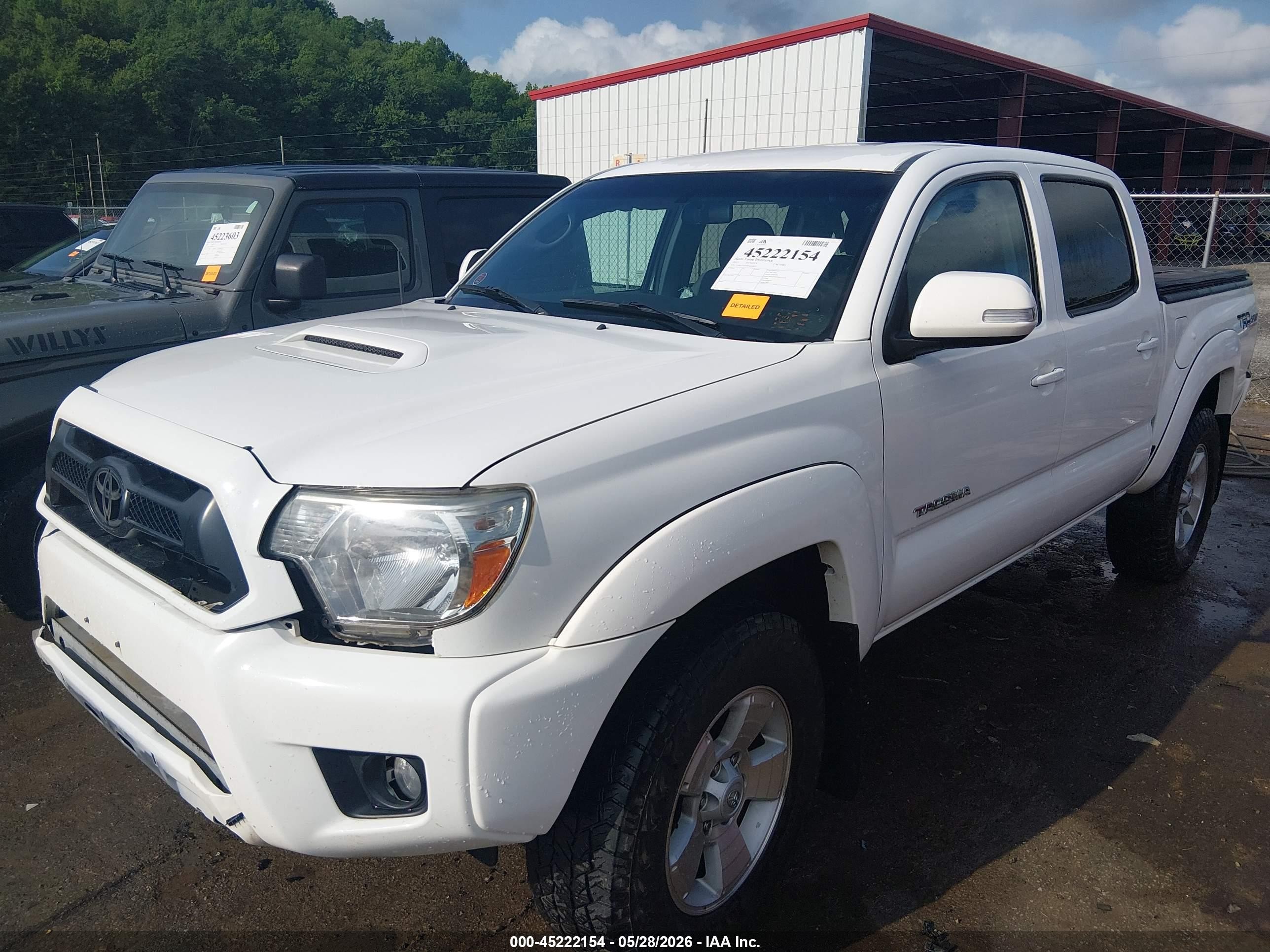 2015 Toyota Tacoma Base V6 Белый vin: 3TMLU4EN8FM204855
