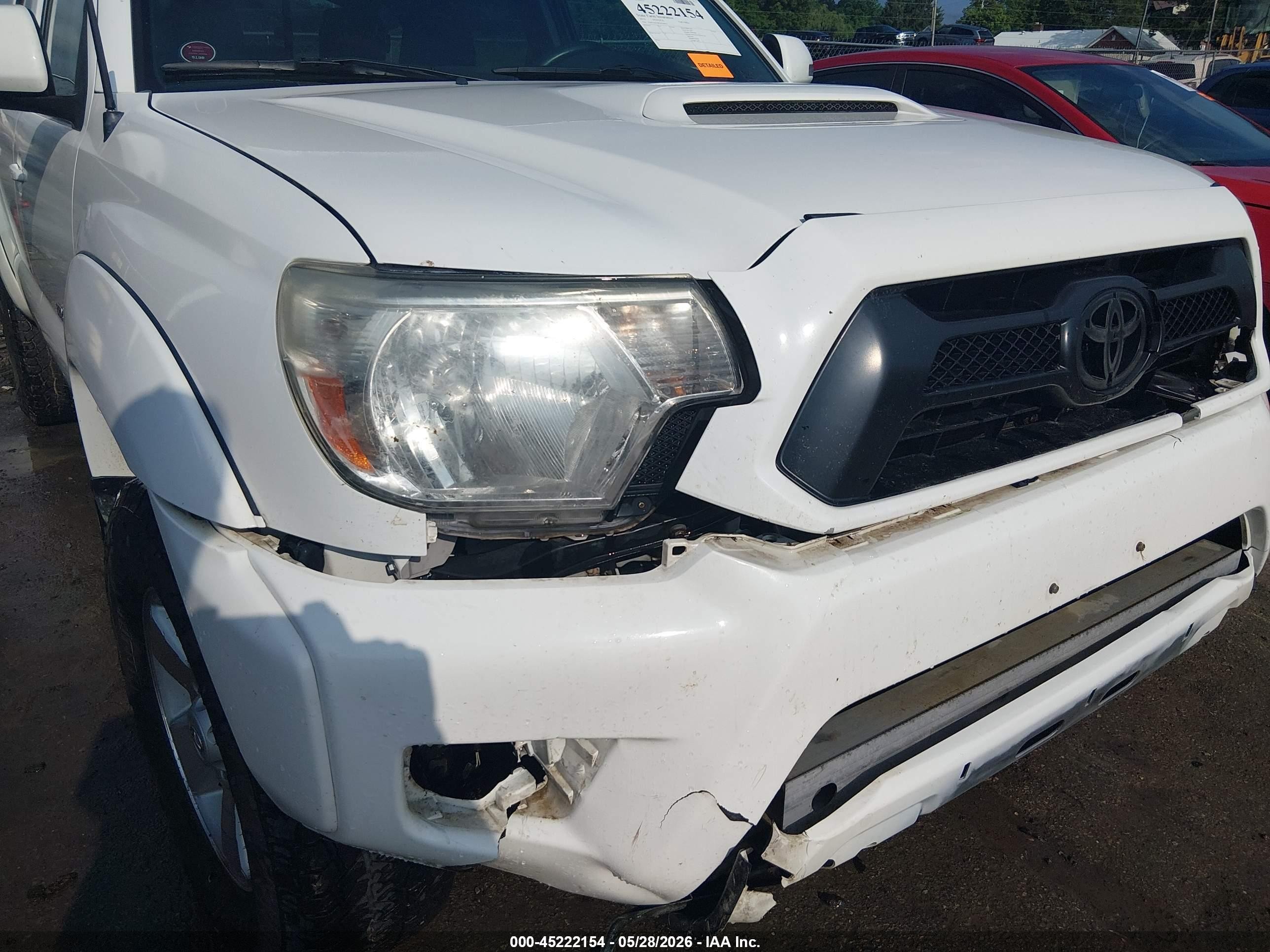 2015 Toyota Tacoma Base V6 Белый vin: 3TMLU4EN8FM204855