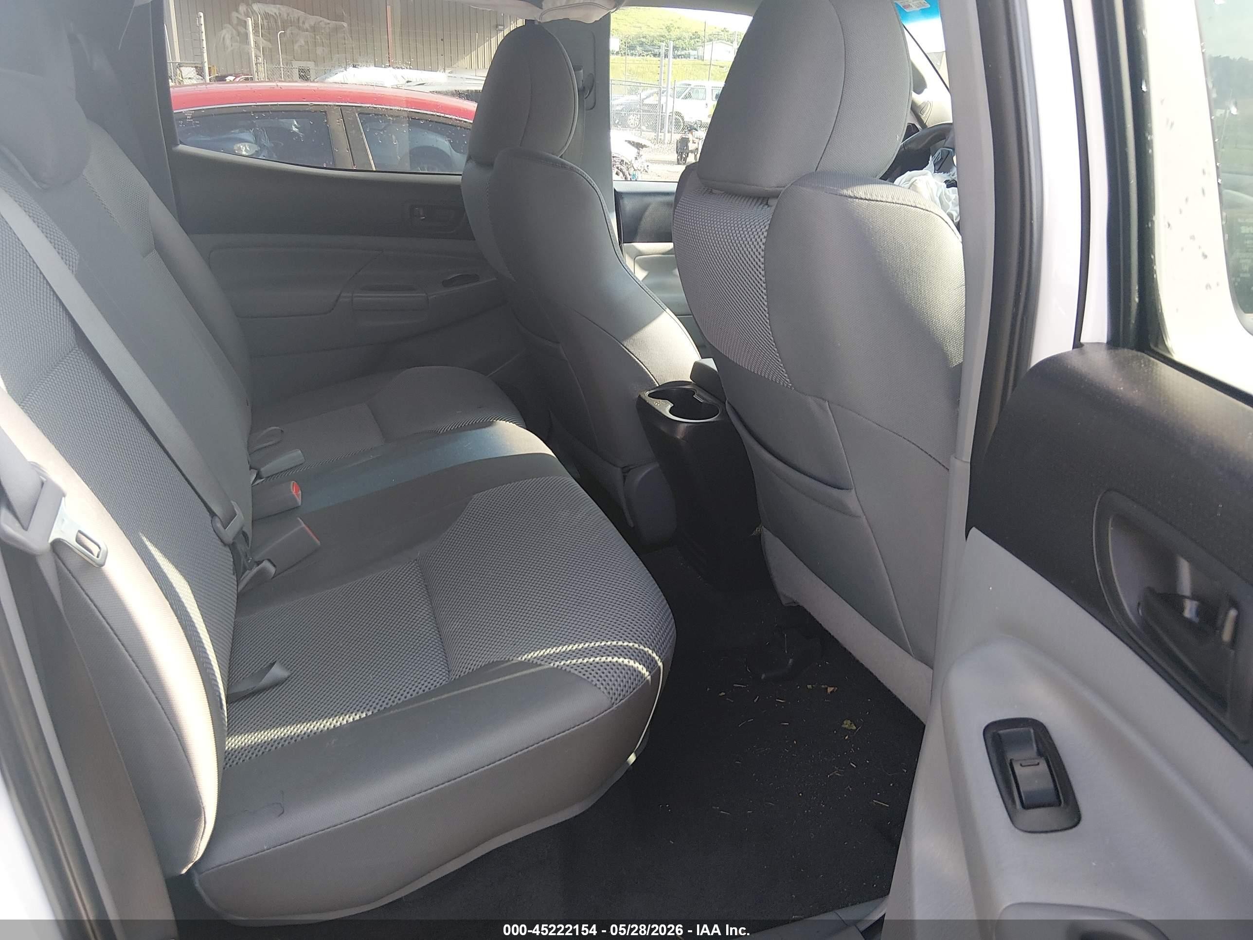 2015 Toyota Tacoma Base V6 Белый vin: 3TMLU4EN8FM204855