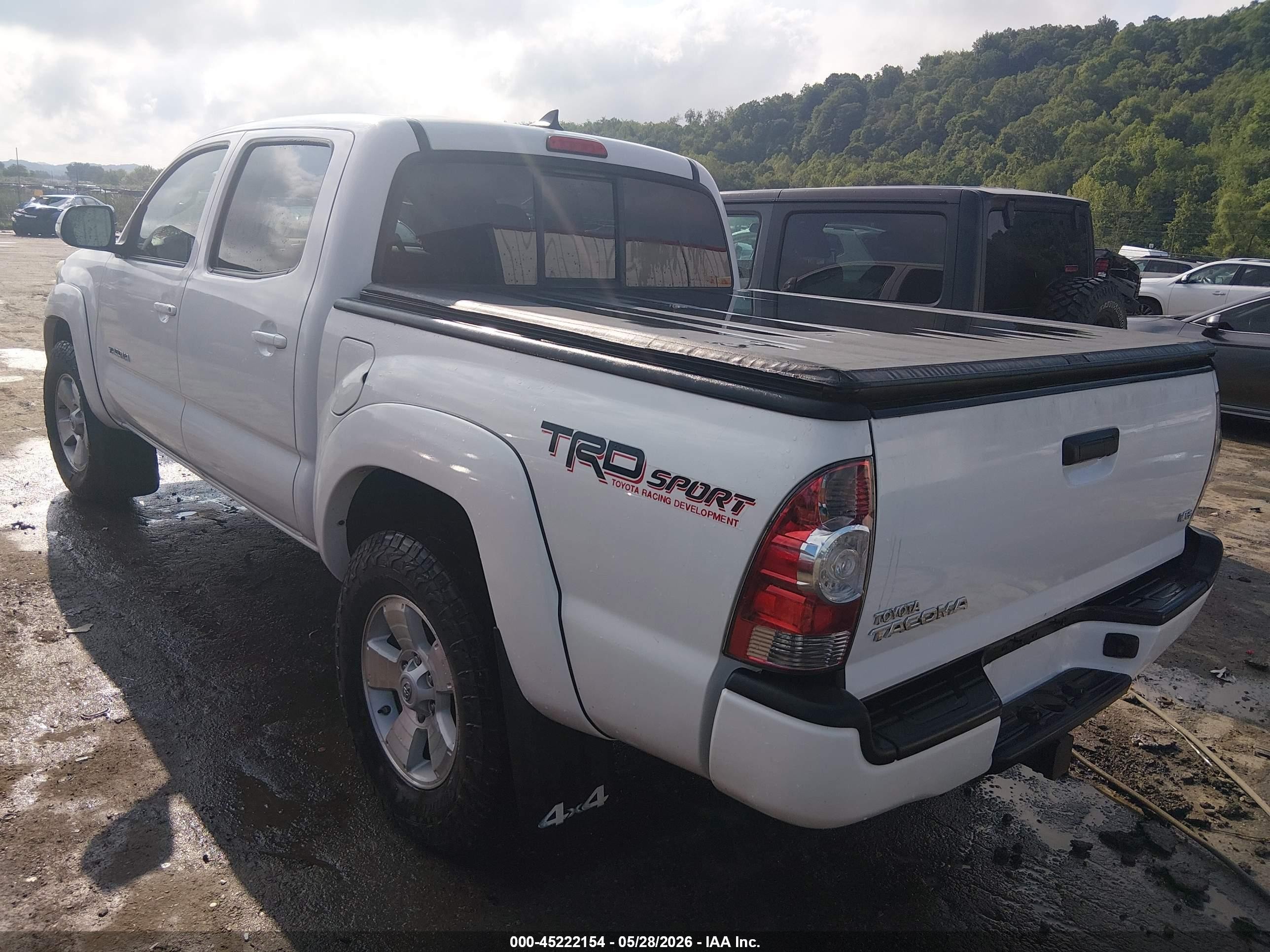 2015 Toyota Tacoma Base V6 Белый vin: 3TMLU4EN8FM204855