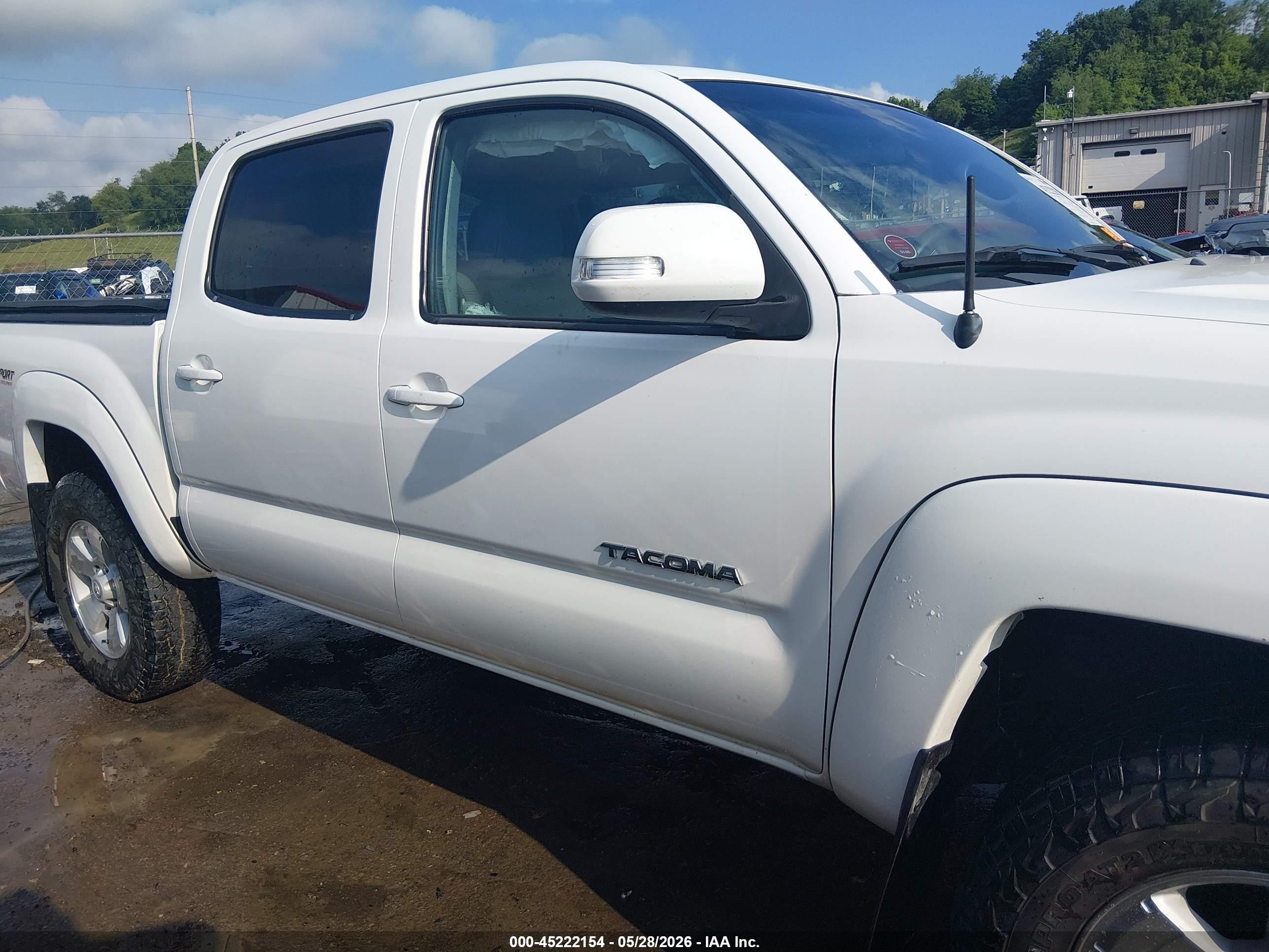 2015 Toyota Tacoma Base V6 Белый vin: 3TMLU4EN8FM204855