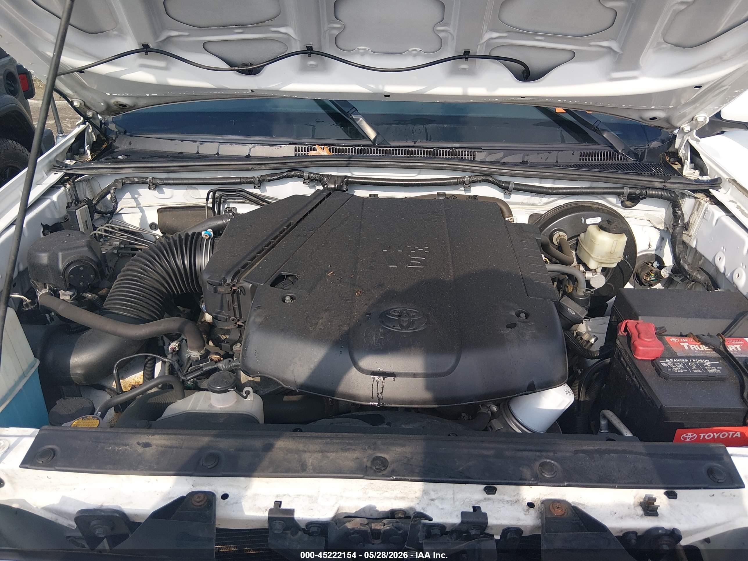 2015 Toyota Tacoma Base V6 Белый vin: 3TMLU4EN8FM204855
