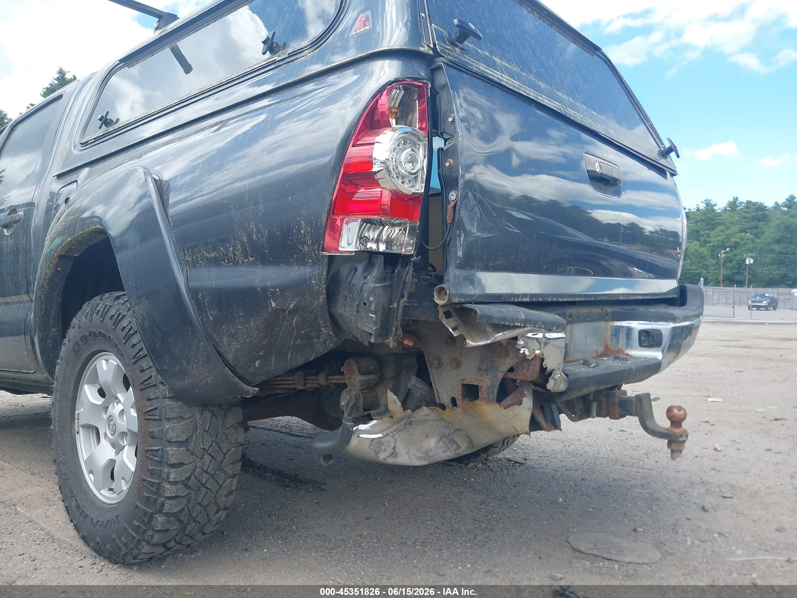 2015 Toyota Tacoma Base V6 Gray vin: 3TMLU4EN8FM205598