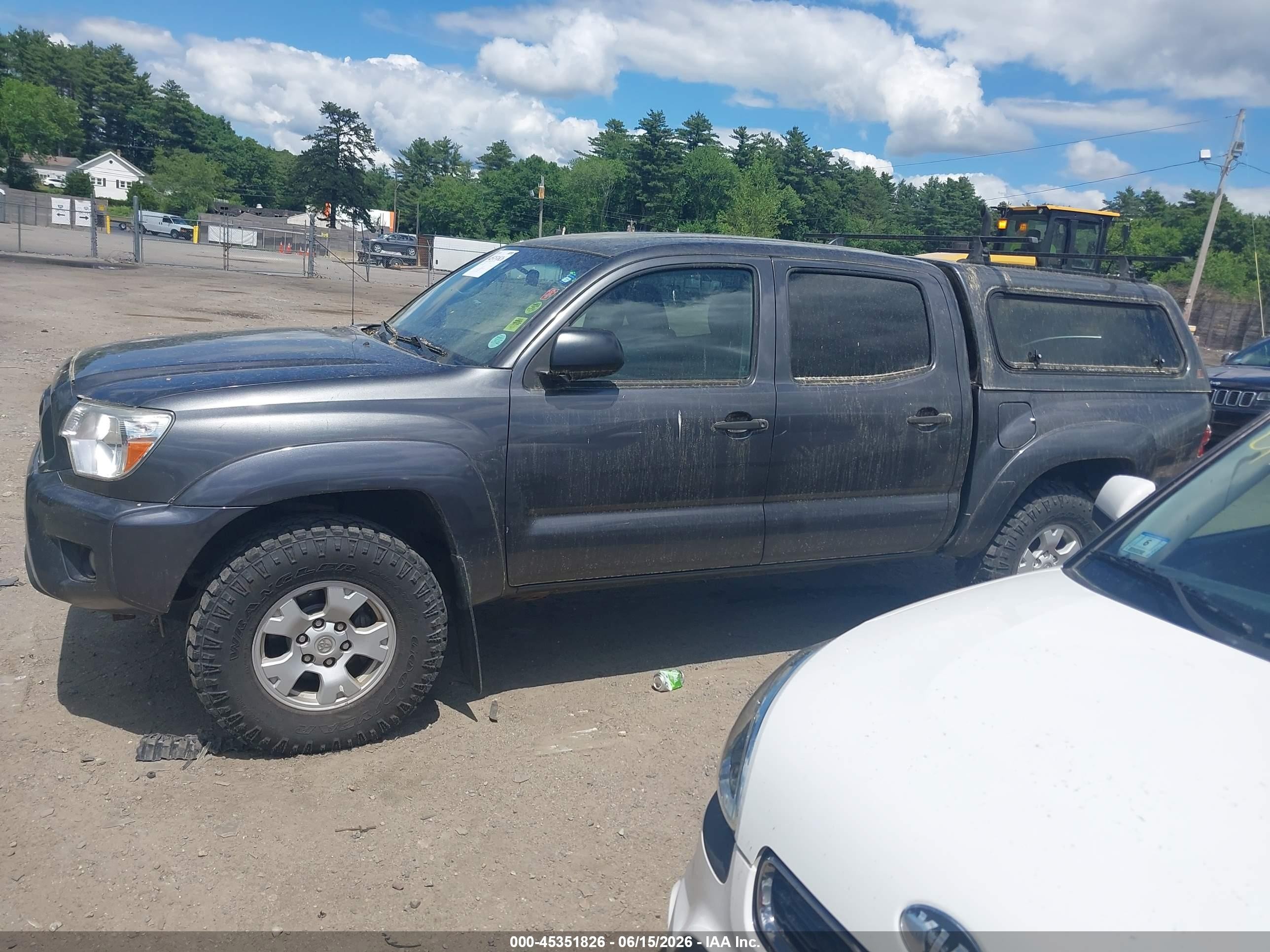 2015 Toyota Tacoma Base V6 Gray vin: 3TMLU4EN8FM205598