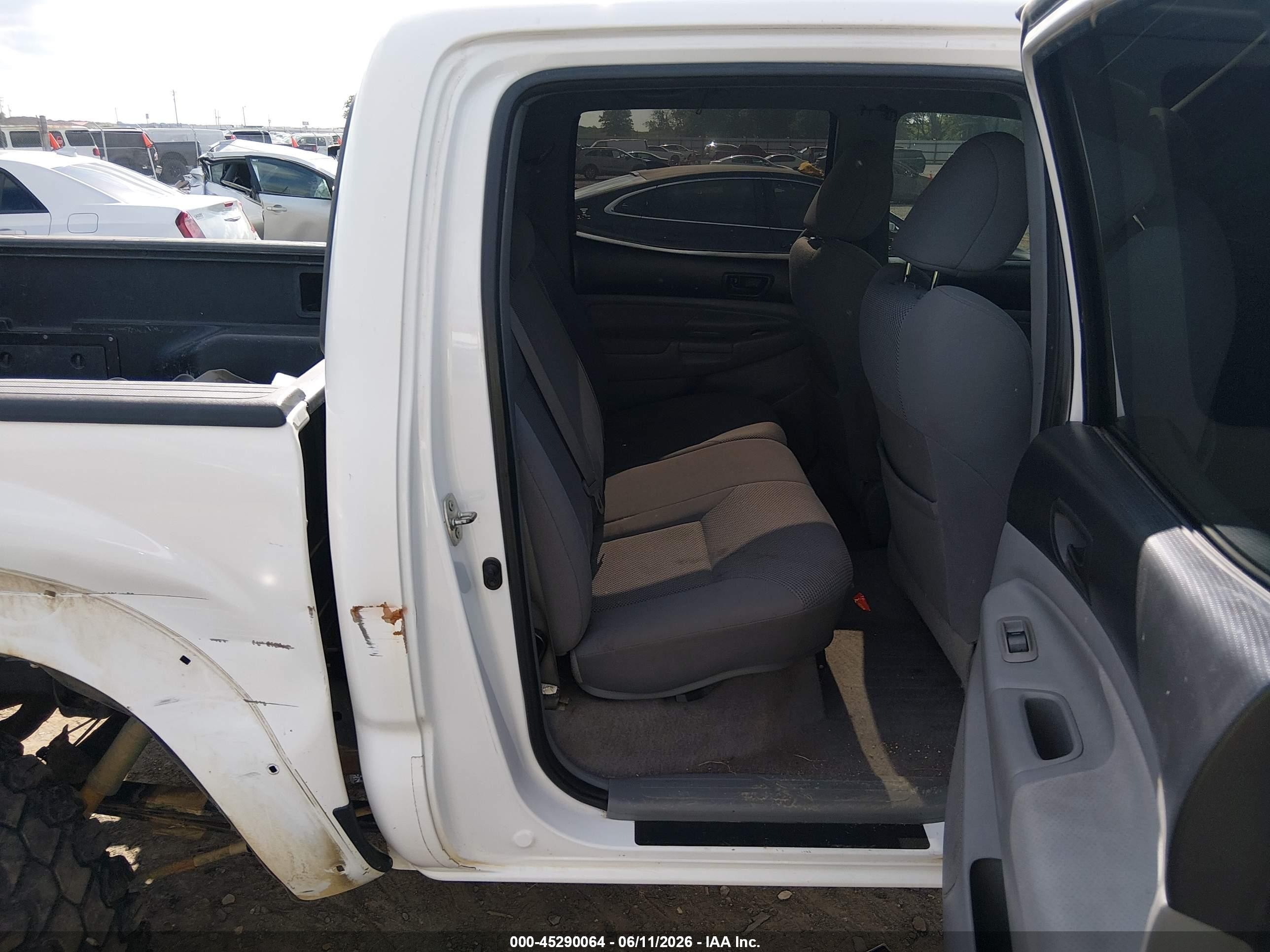 2011 Toyota Tacoma Base V6 White vin: 3TMLU4EN9BM061781