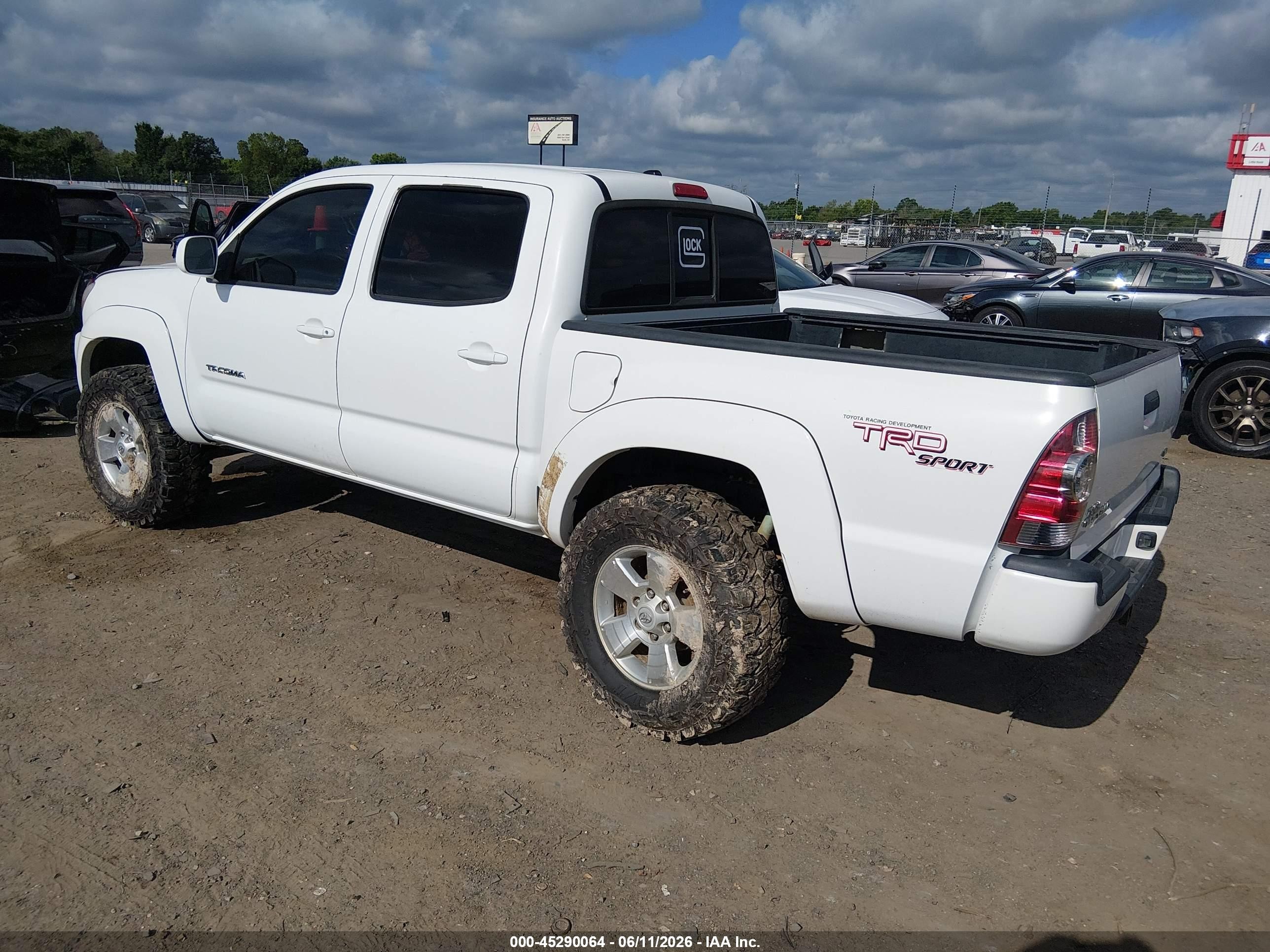 2011 Toyota Tacoma Base V6 White vin: 3TMLU4EN9BM061781