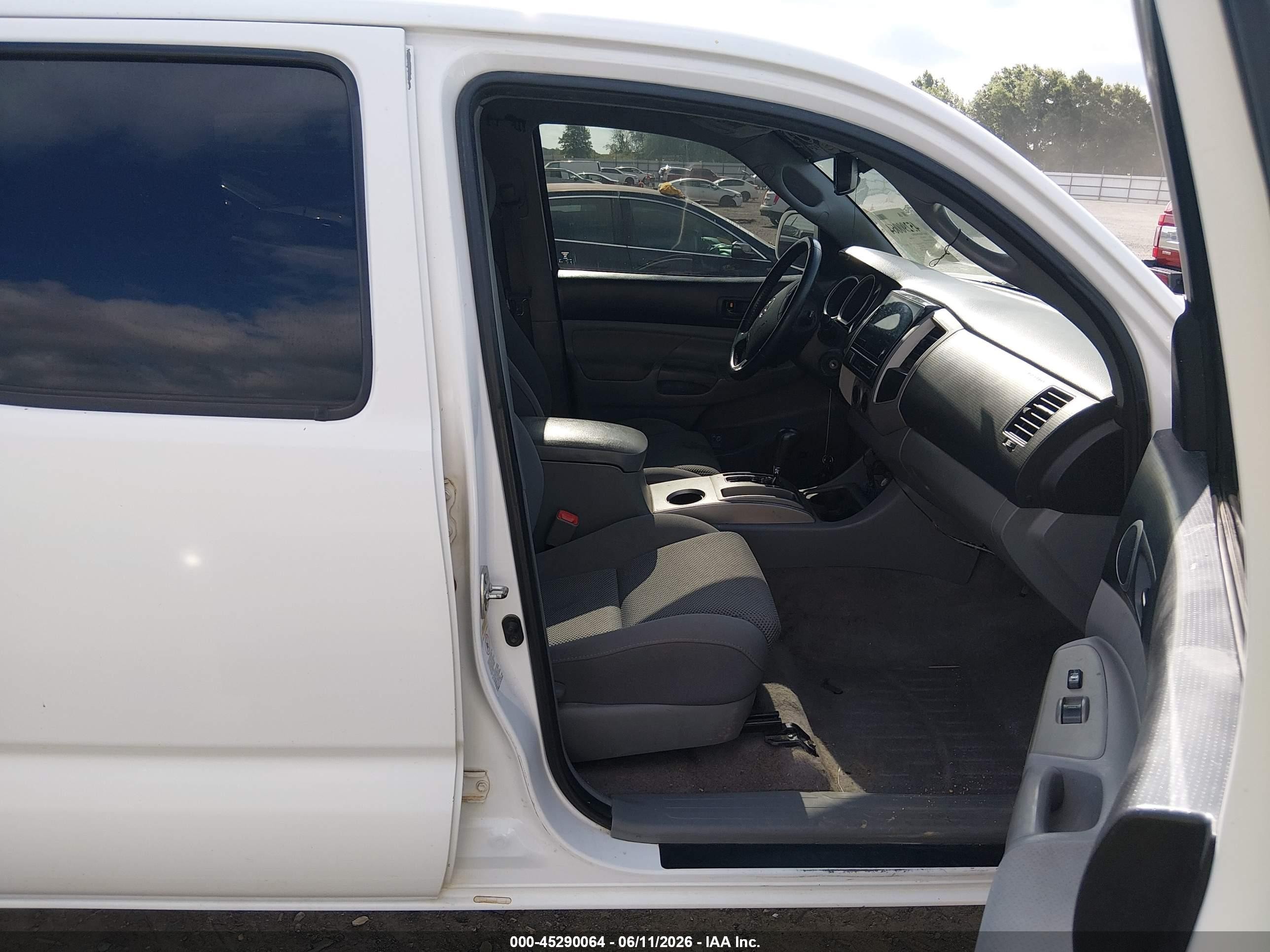 2011 Toyota Tacoma Base V6 White vin: 3TMLU4EN9BM061781