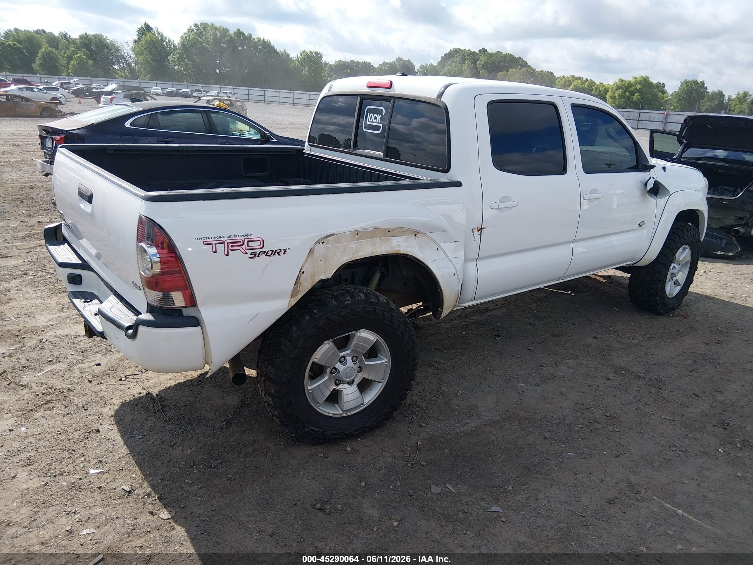 2011 Toyota Tacoma Base V6 White vin: 3TMLU4EN9BM061781