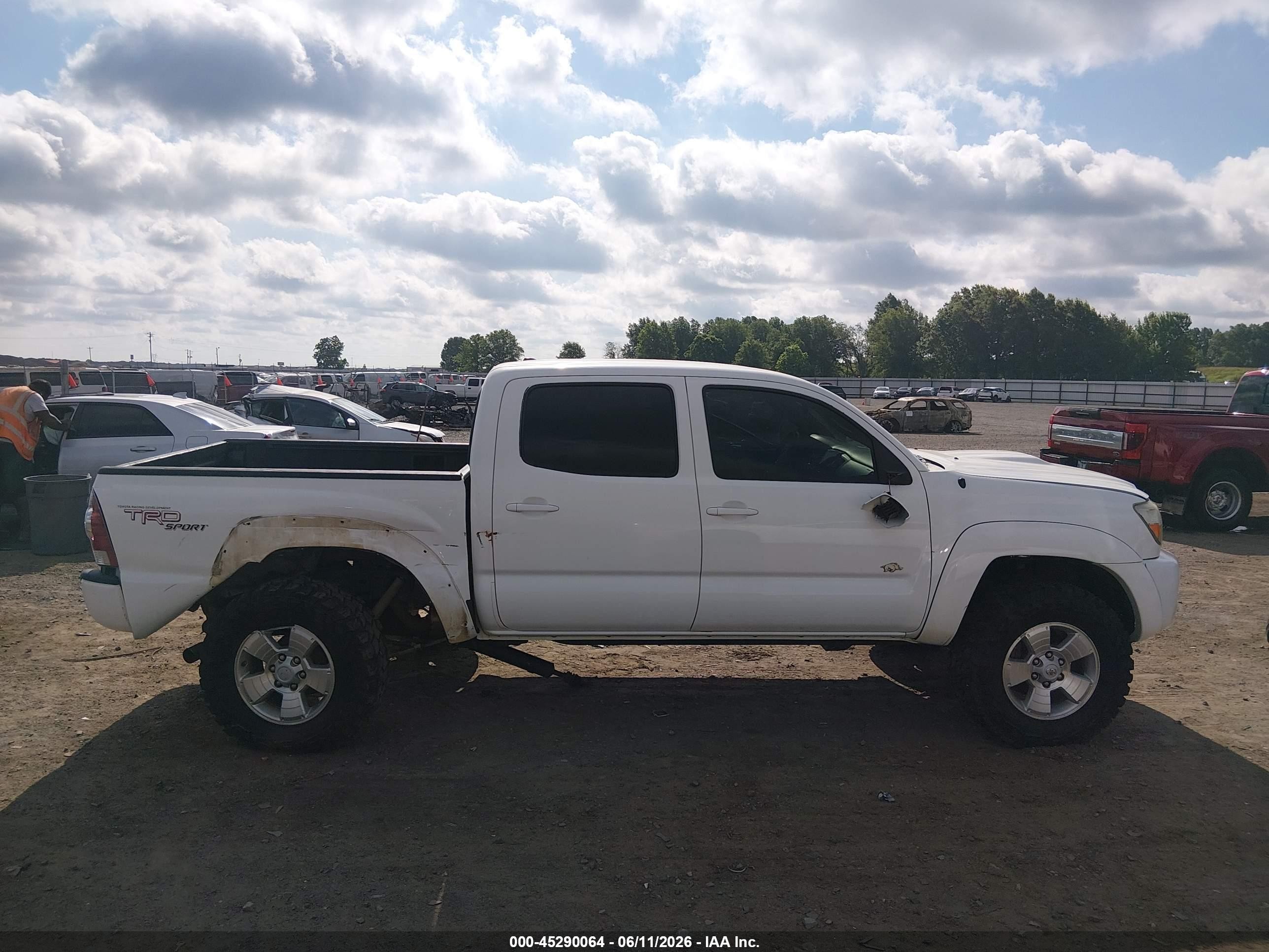 2011 Toyota Tacoma Base V6 White vin: 3TMLU4EN9BM061781