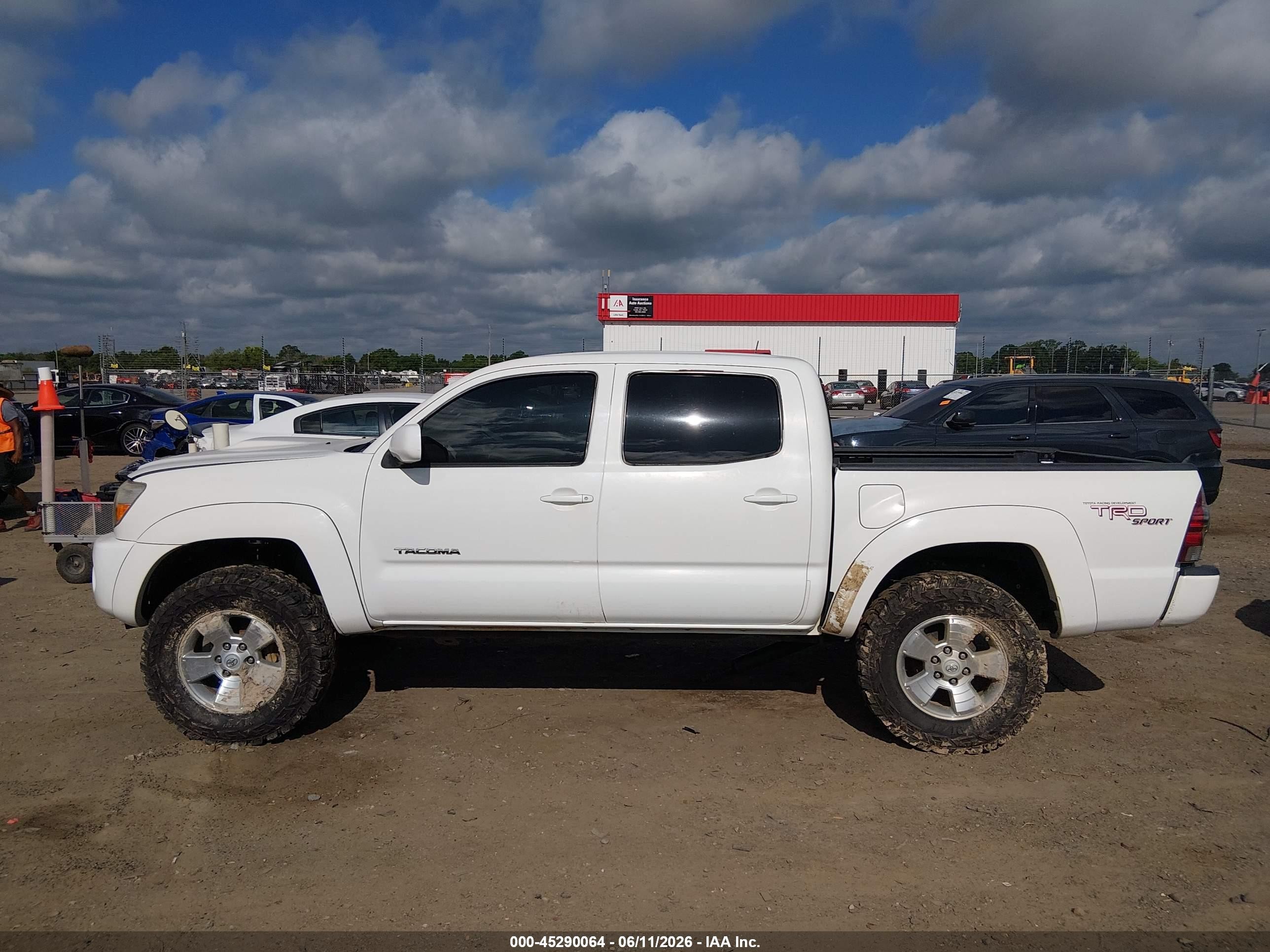 2011 Toyota Tacoma Base V6 White vin: 3TMLU4EN9BM061781