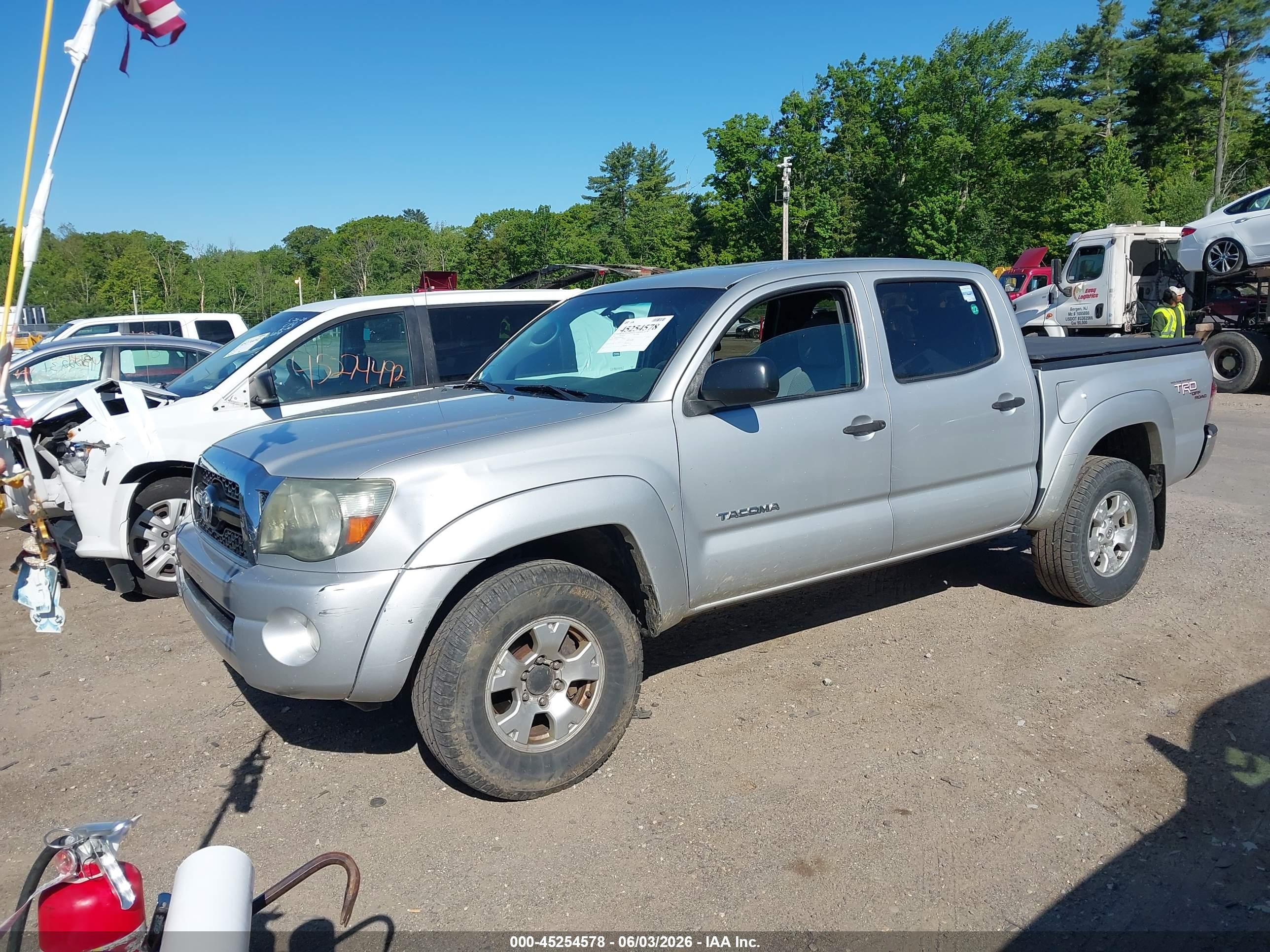 2011 Toyota Tacoma Base V6 Silver vin: 3TMLU4EN9BM070142