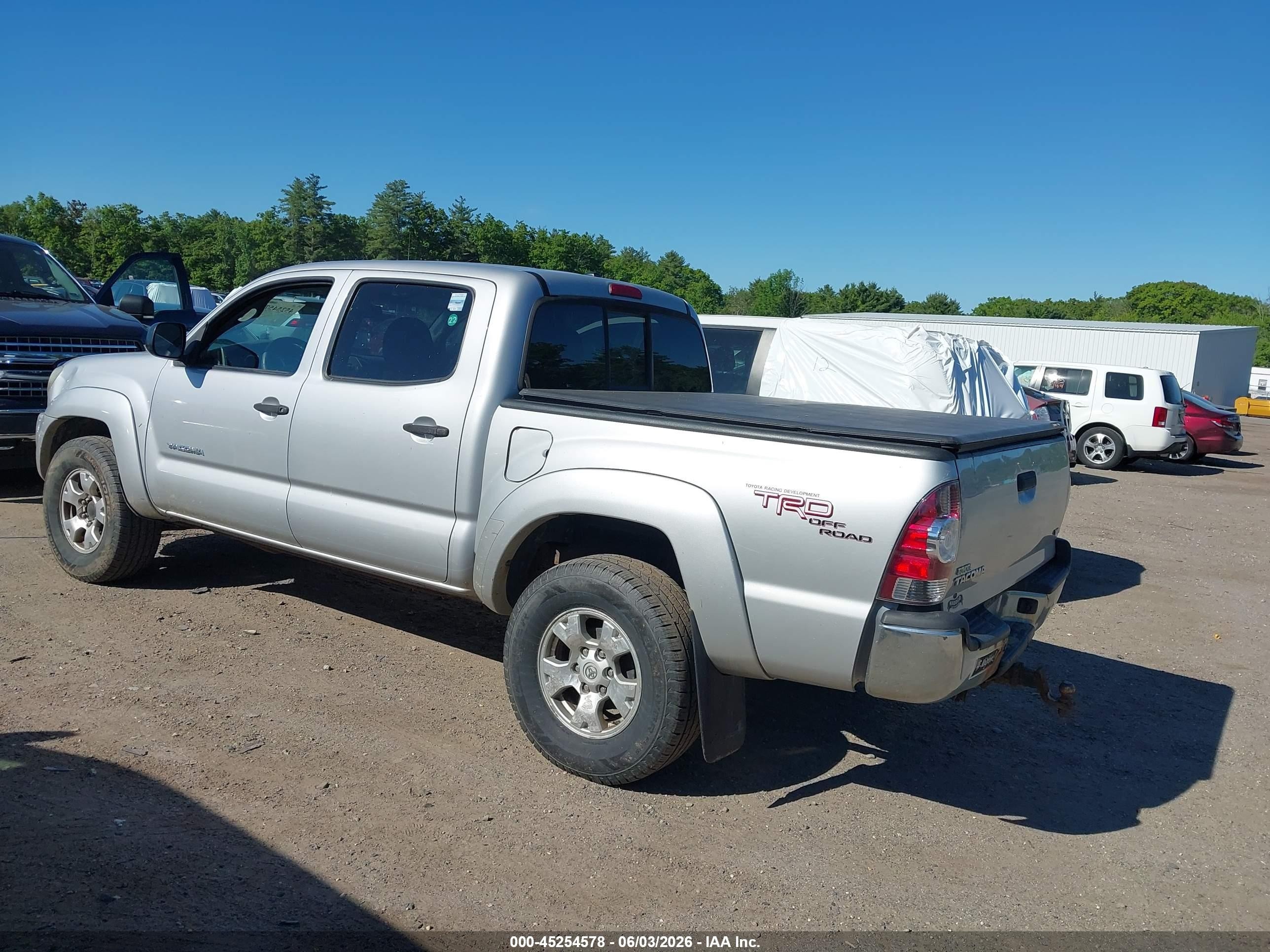 2011 Toyota Tacoma Base V6 Silver vin: 3TMLU4EN9BM070142