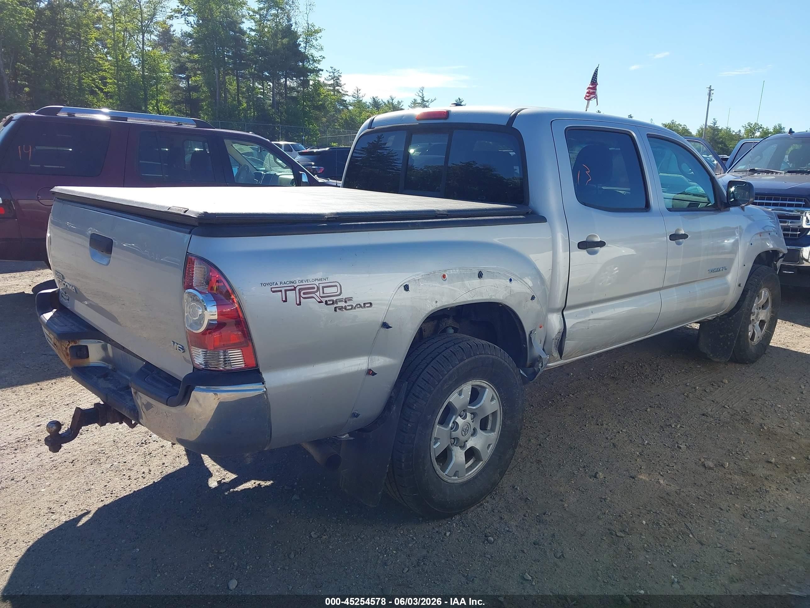 2011 Toyota Tacoma Base V6 Silver vin: 3TMLU4EN9BM070142