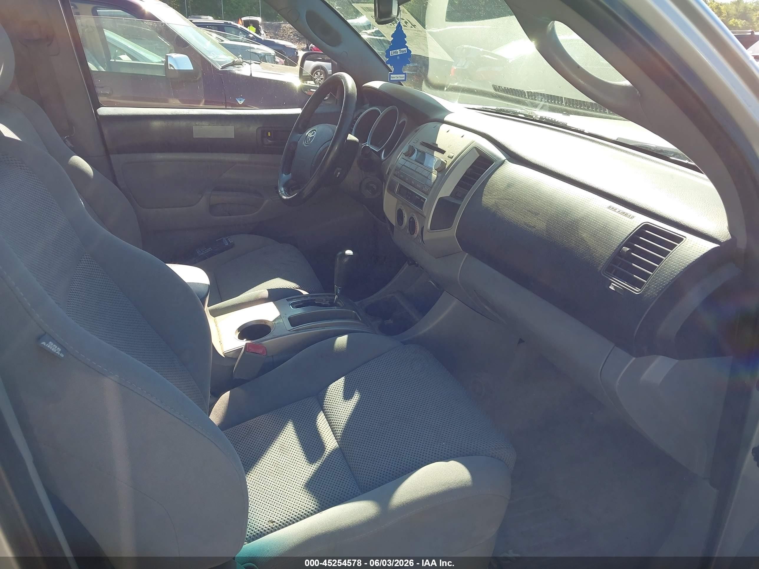2011 Toyota Tacoma Base V6 Silver vin: 3TMLU4EN9BM070142