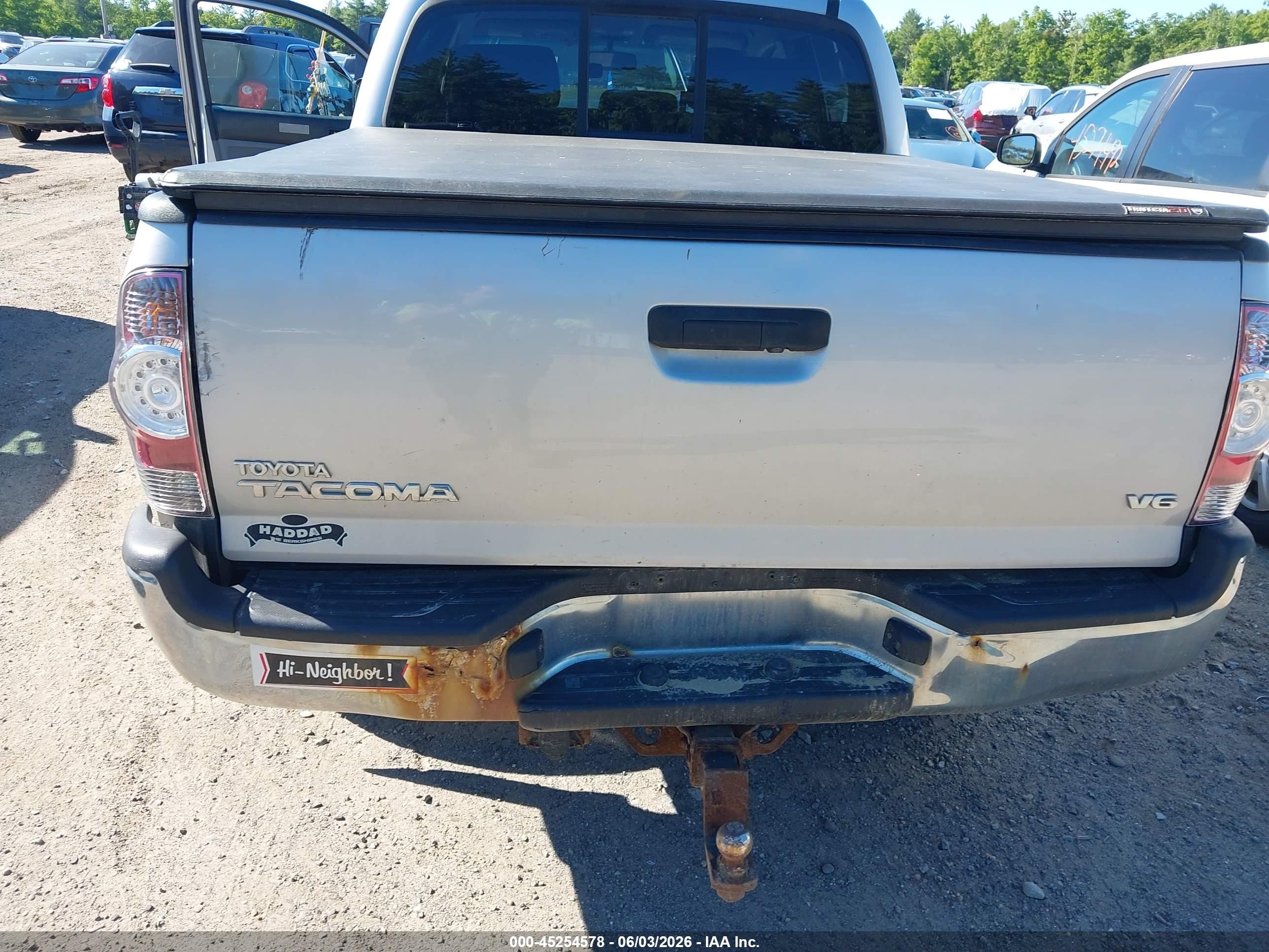 2011 Toyota Tacoma Base V6 Silver vin: 3TMLU4EN9BM070142