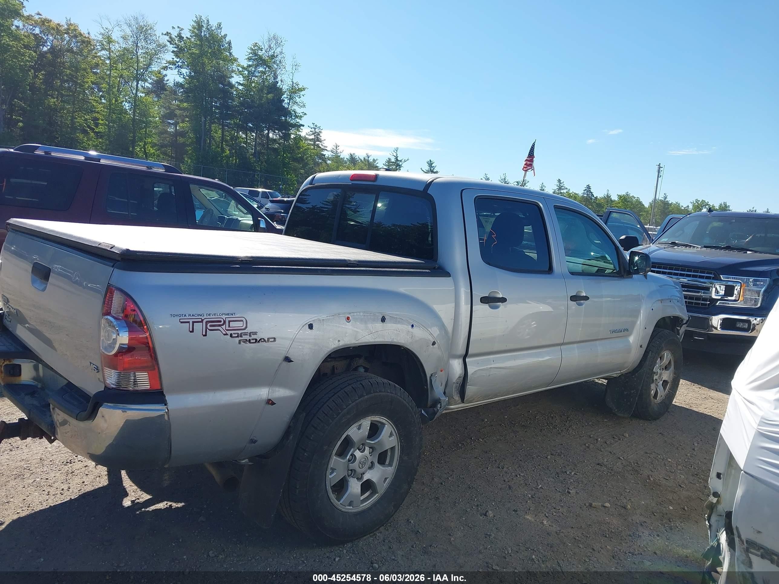 2011 Toyota Tacoma Base V6 Silver vin: 3TMLU4EN9BM070142