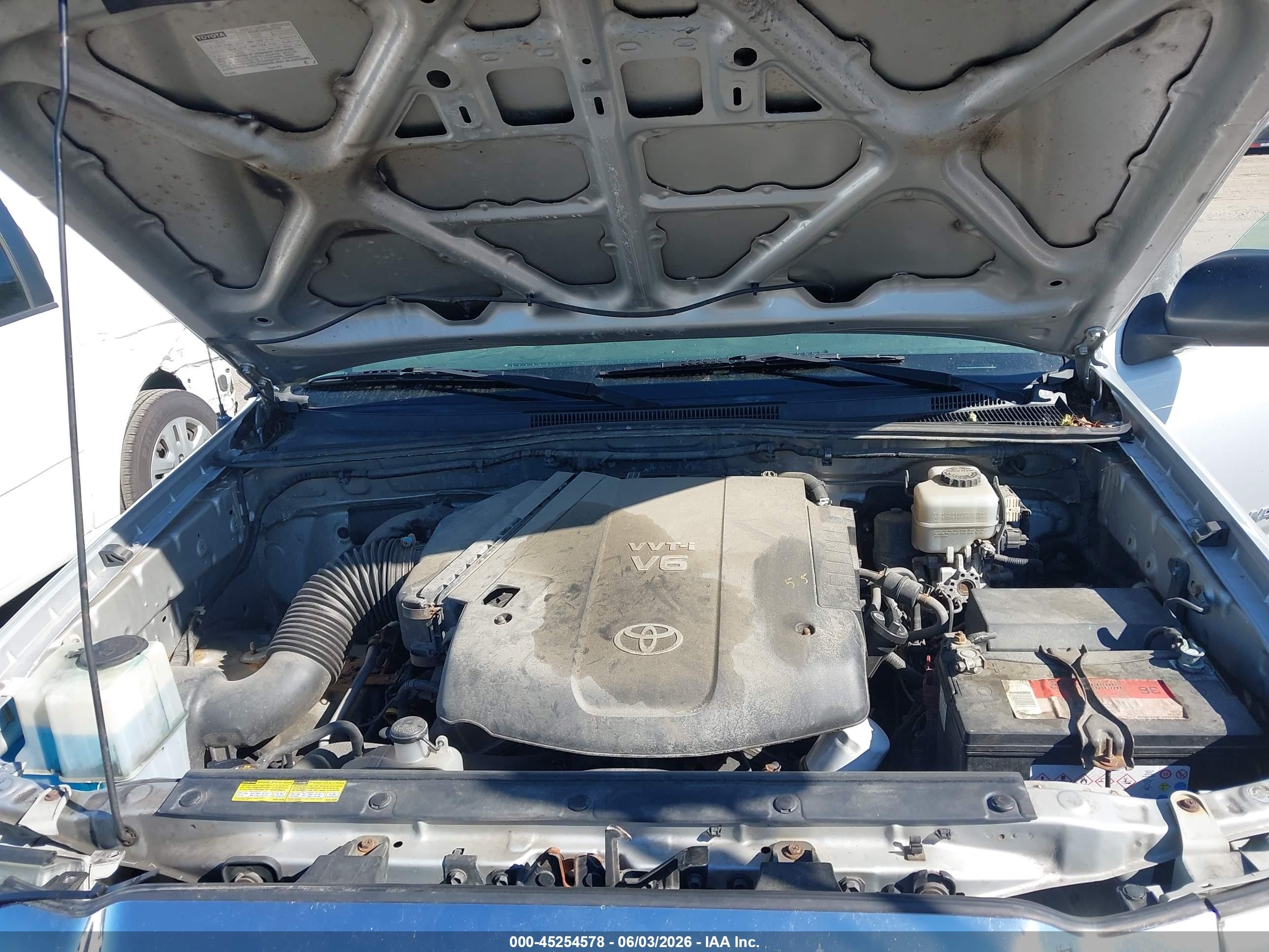 2011 Toyota Tacoma Base V6 Silver vin: 3TMLU4EN9BM070142